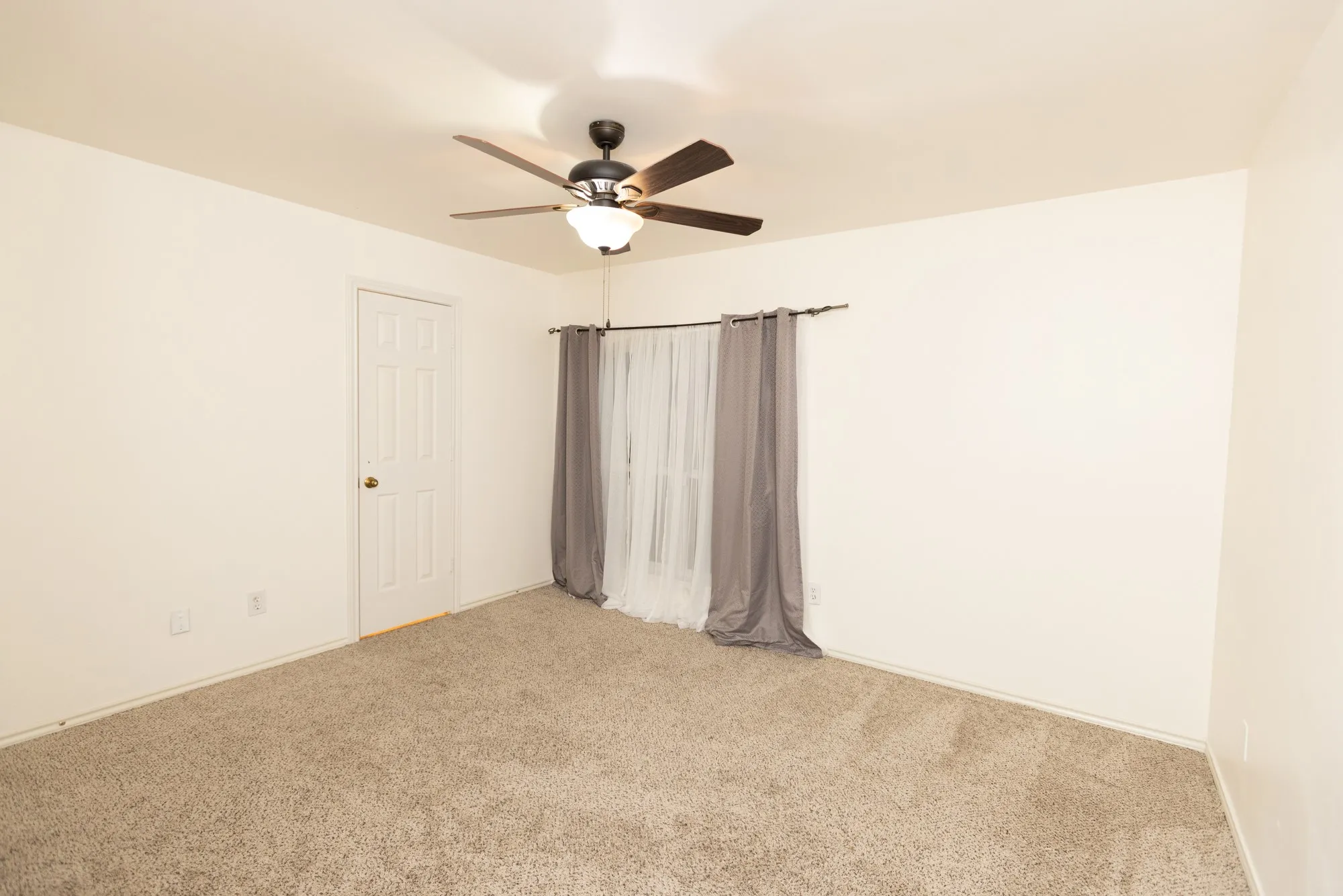 Single Family Residence For Rent in Collin County , 4669 Portrait Lane, Plano, Texas 75024, 3 Bedroom, 3 Bathroom, 2 Garage spaces, 2,299 Sqft, built in 1987, mls#21391245, Real Estate Agent in Plano, Homes For Rent in Collin county, Homes For Rent in Plano, Realtor in Plano Texas, Real Estate Brokerage Independent Realty Texas, Luminita Cordes Realtor