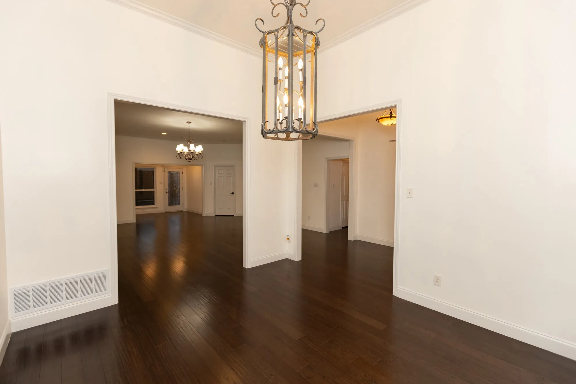 Single Family Residence For Rent in Collin County , 4669 Portrait Lane, Plano, Texas 75024, 3 Bedroom, 3 Bathroom, 2 Garage spaces, 2,299 Sqft, built in 1987, mls#21391245, Real Estate Agent in Plano, Homes For Rent in Collin county, Homes For Rent in Plano, Realtor in Plano Texas, Real Estate Brokerage Independent Realty Texas, Luminita Cordes Realtor