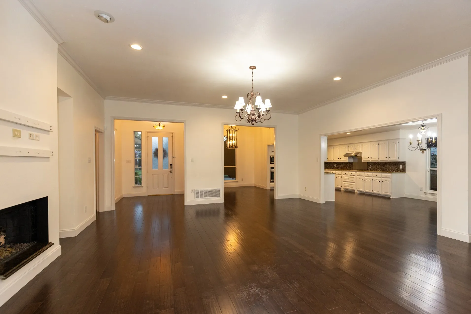 Single Family Residence For Rent in Collin County , 4669 Portrait Lane, Plano, Texas 75024, 3 Bedroom, 3 Bathroom, 2 Garage spaces, 2,299 Sqft, built in 1987, mls#21391245, Real Estate Agent in Plano, Homes For Rent in Collin county, Homes For Rent in Plano, Realtor in Plano Texas, Real Estate Brokerage Independent Realty Texas, Luminita Cordes Realtor