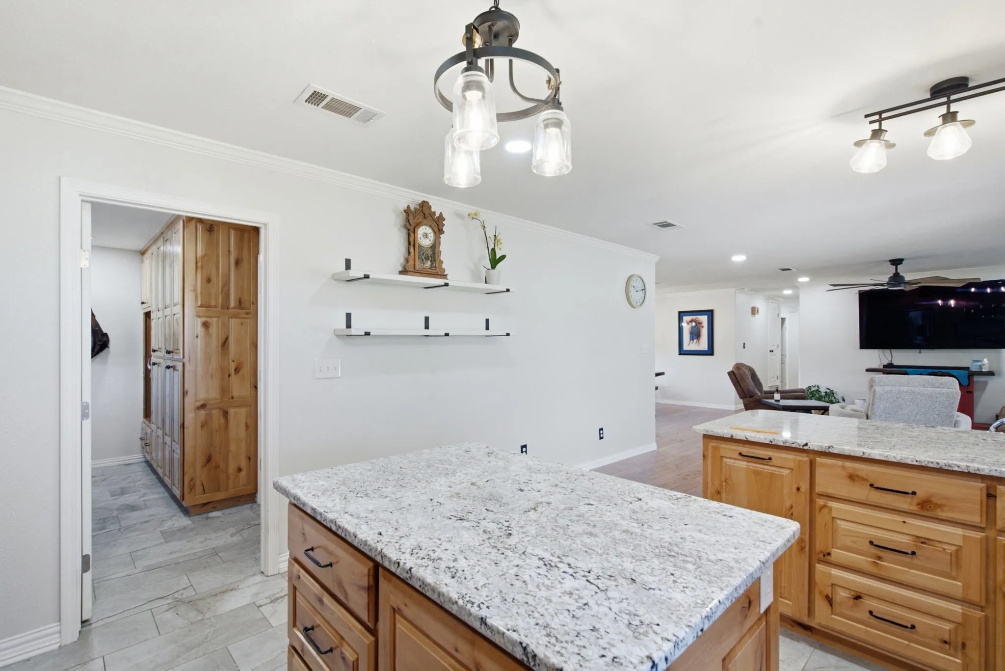 Single Family Residence For Sale in Hood County , 311 Dennis Road, Lipan, Texas 76462, 3 Bedroom, 2 Bathroom, 1 Garage spaces, 1,680 Sqft, built in 1974, mls#21391359, Real Estate Agent in Lipan, Homes For Sale in Hood county, Homes For Sale in Lipan, Realtor in Lipan Texas, Real Estate Brokerage Independent Realty Texas, Luminita Cordes Realtor