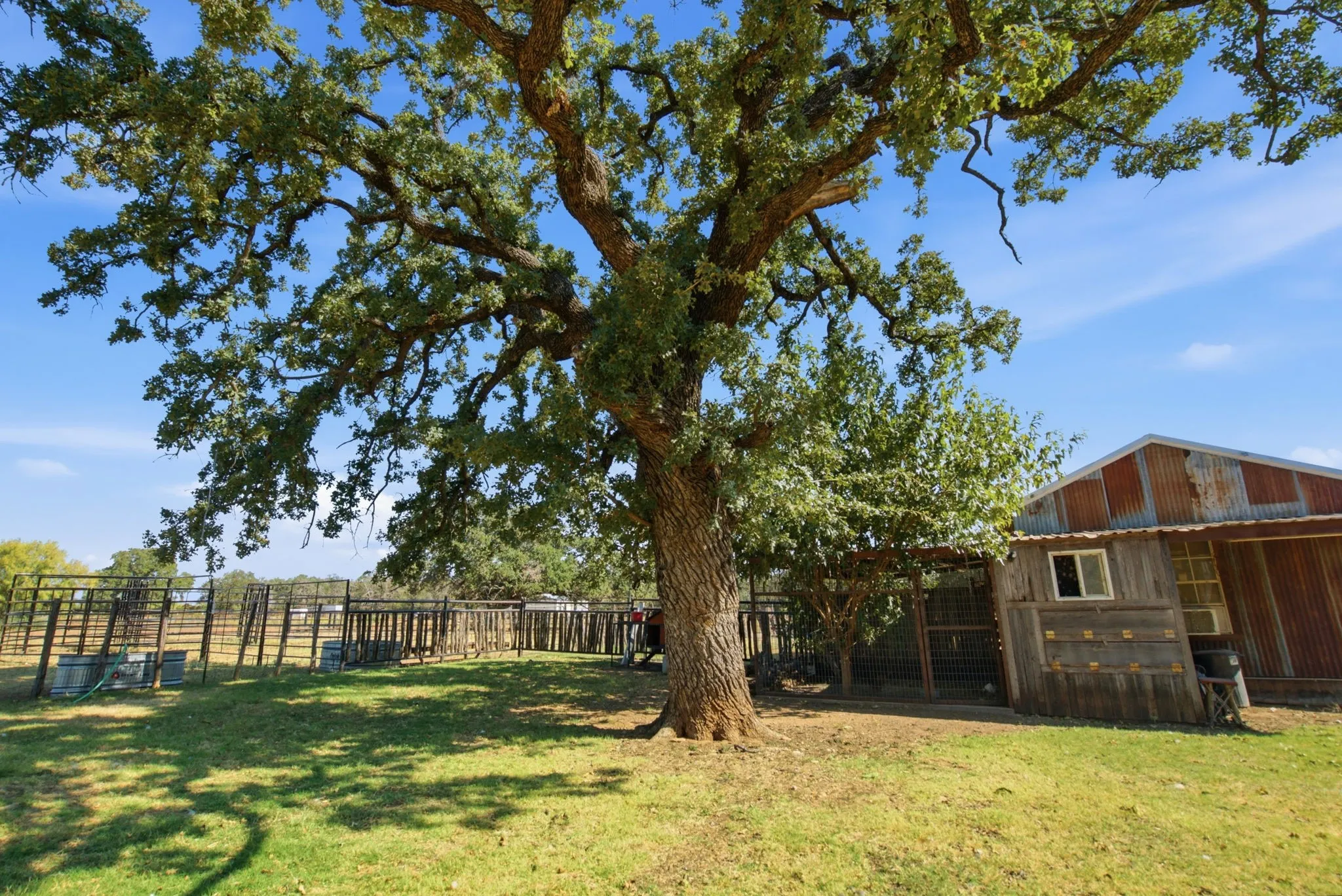 Single Family Residence For Sale in Hood County , 311 Dennis Road, Lipan, Texas 76462, 3 Bedroom, 2 Bathroom, 1 Garage spaces, 1,680 Sqft, built in 1974, mls#21391359, Real Estate Agent in Lipan, Homes For Sale in Hood county, Homes For Sale in Lipan, Realtor in Lipan Texas, Real Estate Brokerage Independent Realty Texas, Luminita Cordes Realtor
