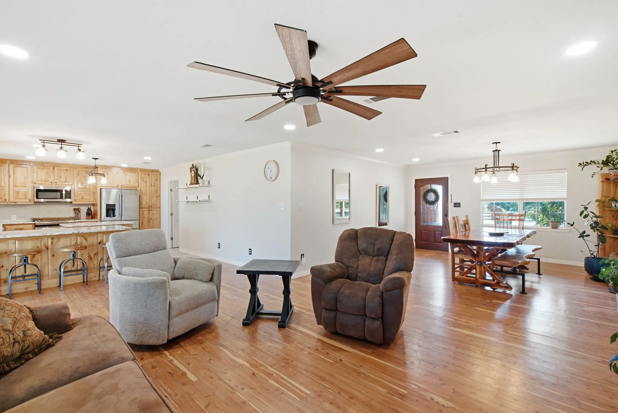 Single Family Residence For Sale in Hood County , 311 Dennis Road, Lipan, Texas 76462, 3 Bedroom, 2 Bathroom, 1 Garage spaces, 1,680 Sqft, built in 1974, mls#21391359, Real Estate Agent in Lipan, Homes For Sale in Hood county, Homes For Sale in Lipan, Realtor in Lipan Texas, Real Estate Brokerage Independent Realty Texas, Luminita Cordes Realtor
