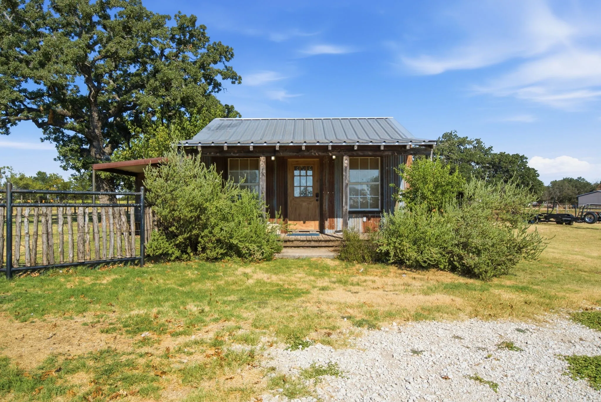 Single Family Residence For Sale in Hood County , 311 Dennis Road, Lipan, Texas 76462, 3 Bedroom, 2 Bathroom, 1 Garage spaces, 1,680 Sqft, built in 1974, mls#21391359, Real Estate Agent in Lipan, Homes For Sale in Hood county, Homes For Sale in Lipan, Realtor in Lipan Texas, Real Estate Brokerage Independent Realty Texas, Luminita Cordes Realtor