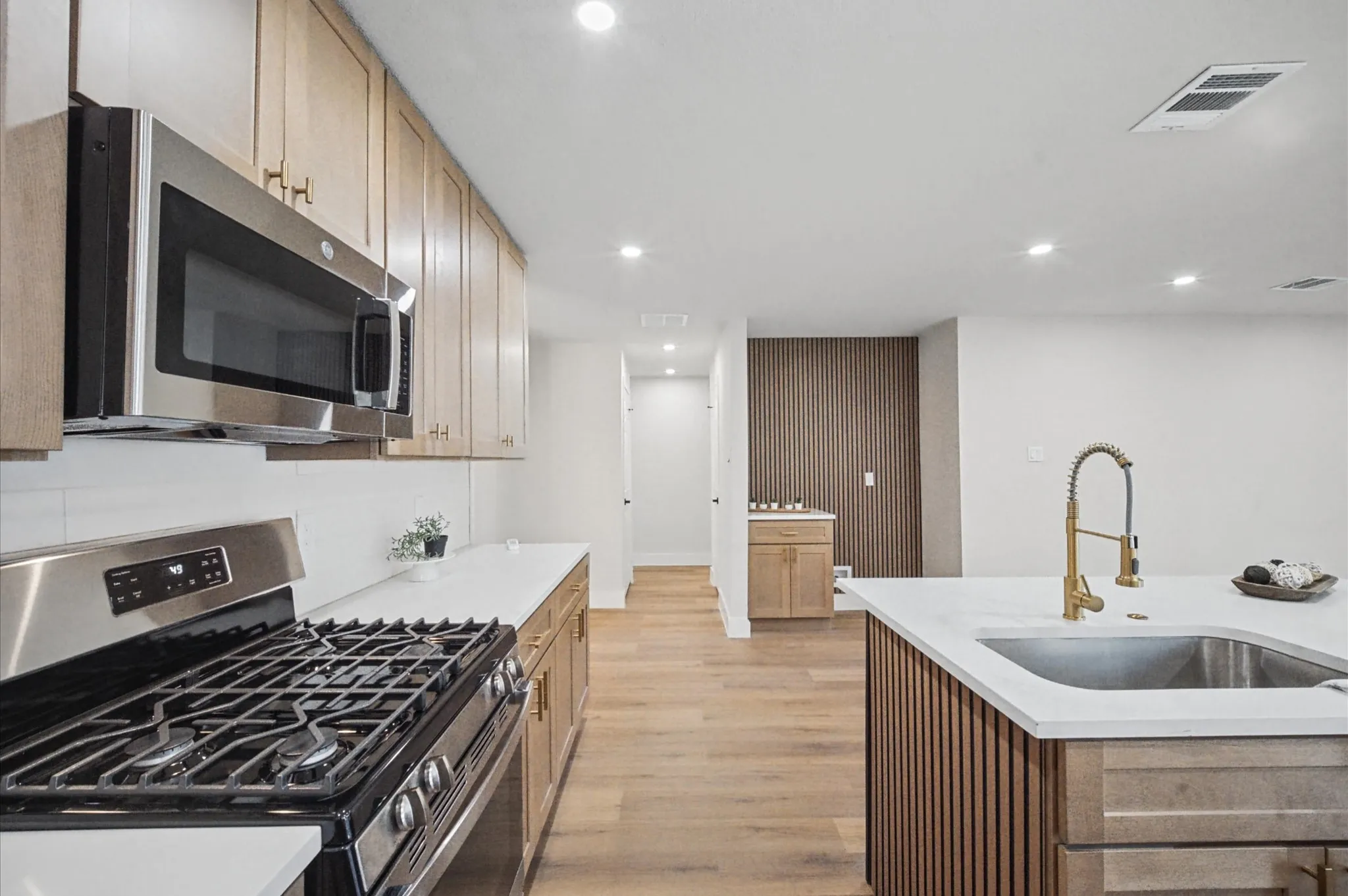 Gas Range with stainless steel appliances and quartz countertops