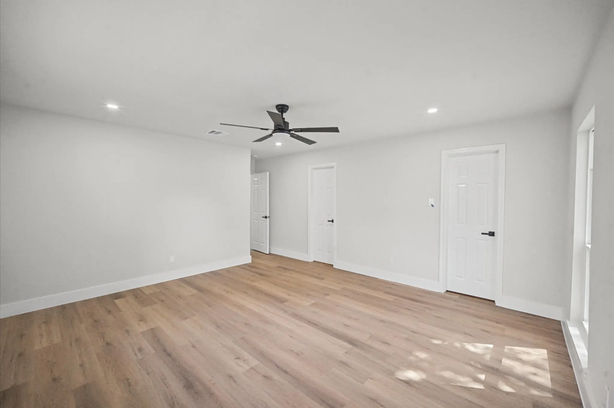 Single Family Residence For Sale in Dallas County , 3225 Collins Boulevard, Garland, Texas 75044, 3 Bedroom, 2 Bathroom, 2 Garage spaces, 1,991 Sqft, built in 1975, mls#21391376, Real Estate Agent in Garland, Homes For Sale in Dallas county, Homes For Sale in Garland, Realtor in Garland Texas, Real Estate Brokerage Independent Realty Texas, Luminita Cordes Realtor
