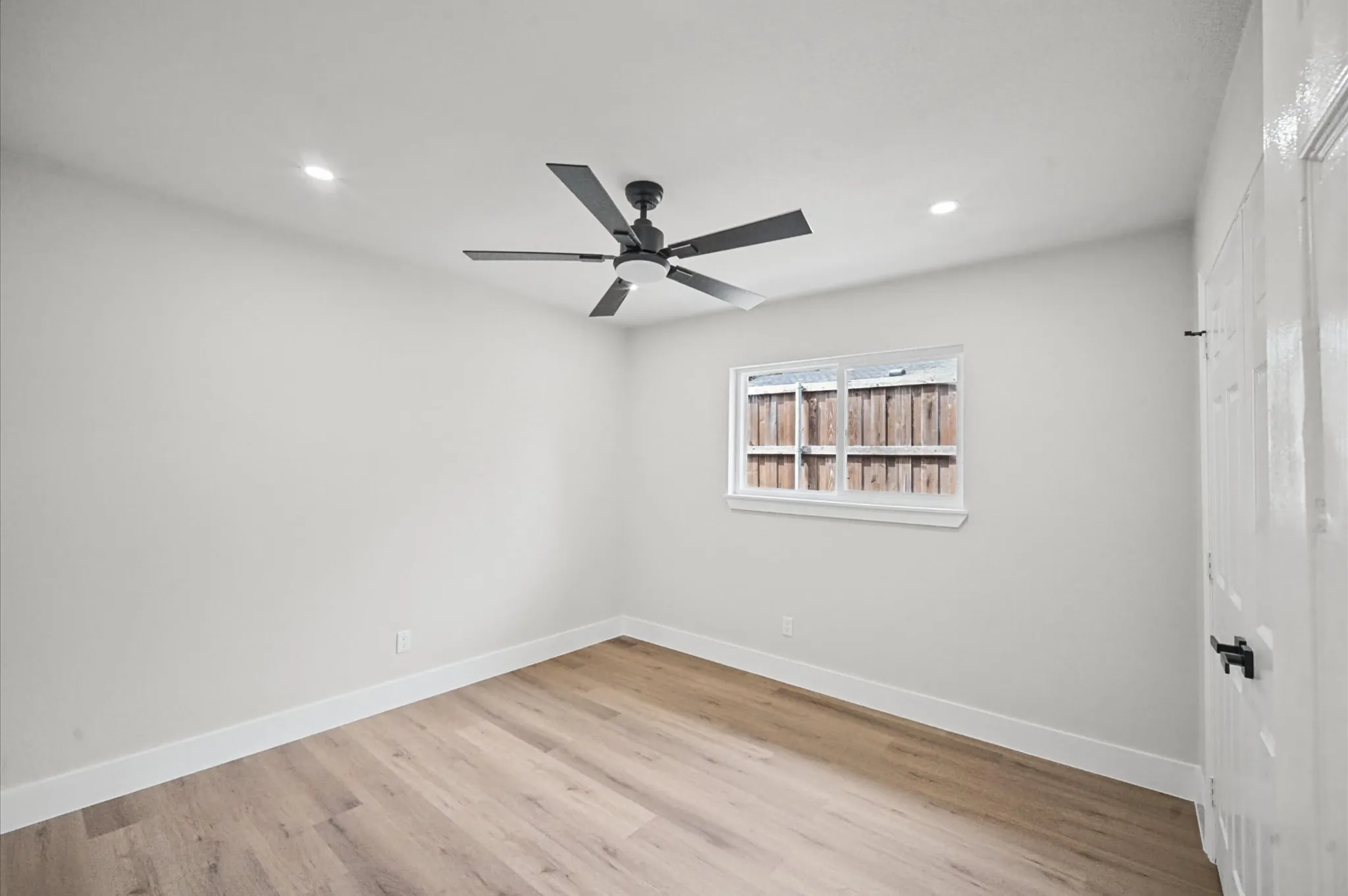 Single Family Residence For Sale in Dallas County , 3225 Collins Boulevard, Garland, Texas 75044, 3 Bedroom, 2 Bathroom, 2 Garage spaces, 1,991 Sqft, built in 1975, mls#21391376, Real Estate Agent in Garland, Homes For Sale in Dallas county, Homes For Sale in Garland, Realtor in Garland Texas, Real Estate Brokerage Independent Realty Texas, Luminita Cordes Realtor