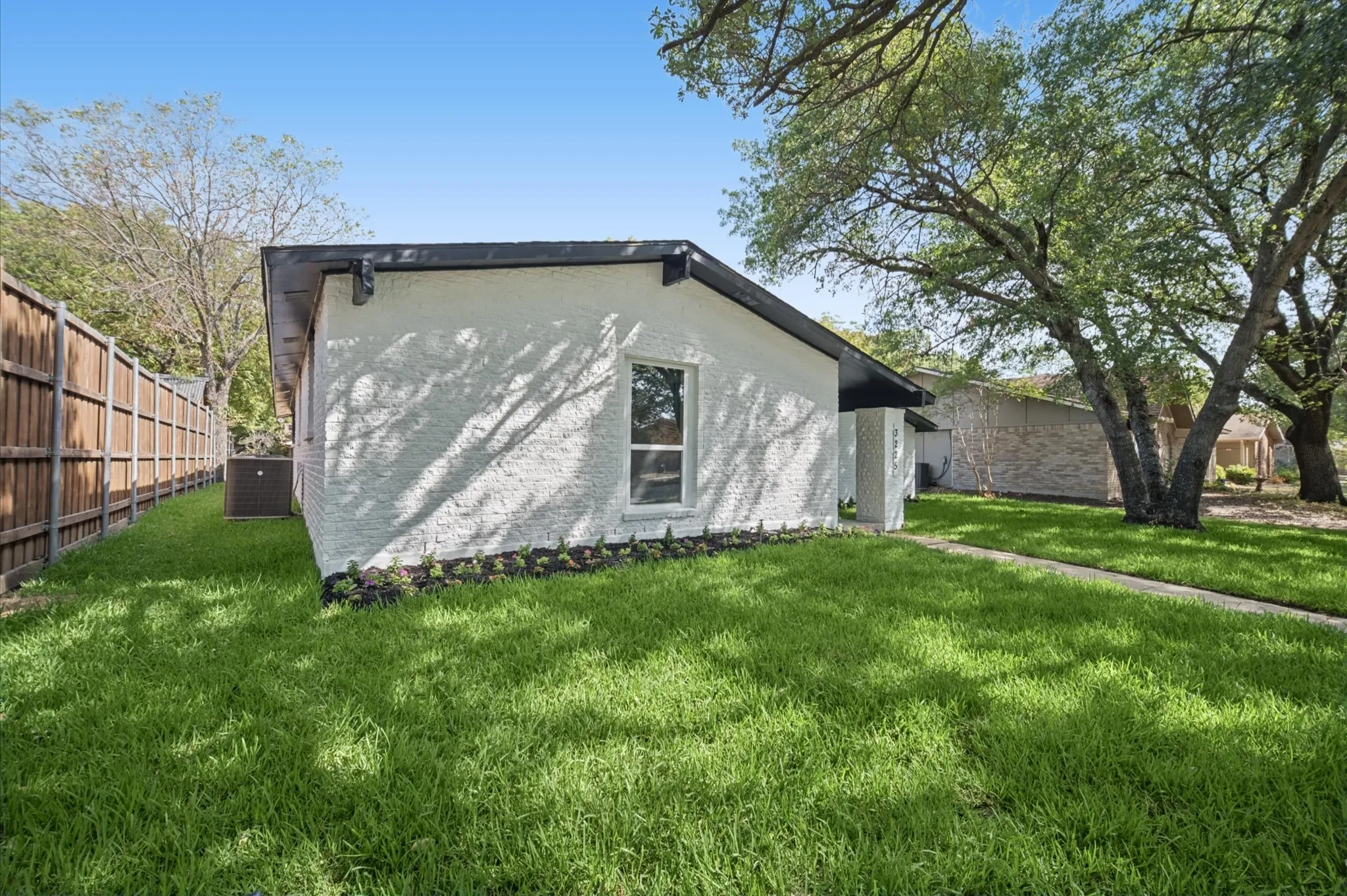 Single Family Residence For Sale in Dallas County , 3225 Collins Boulevard, Garland, Texas 75044, 3 Bedroom, 2 Bathroom, 2 Garage spaces, 1,991 Sqft, built in 1975, mls#21391376, Real Estate Agent in Garland, Homes For Sale in Dallas county, Homes For Sale in Garland, Realtor in Garland Texas, Real Estate Brokerage Independent Realty Texas, Luminita Cordes Realtor