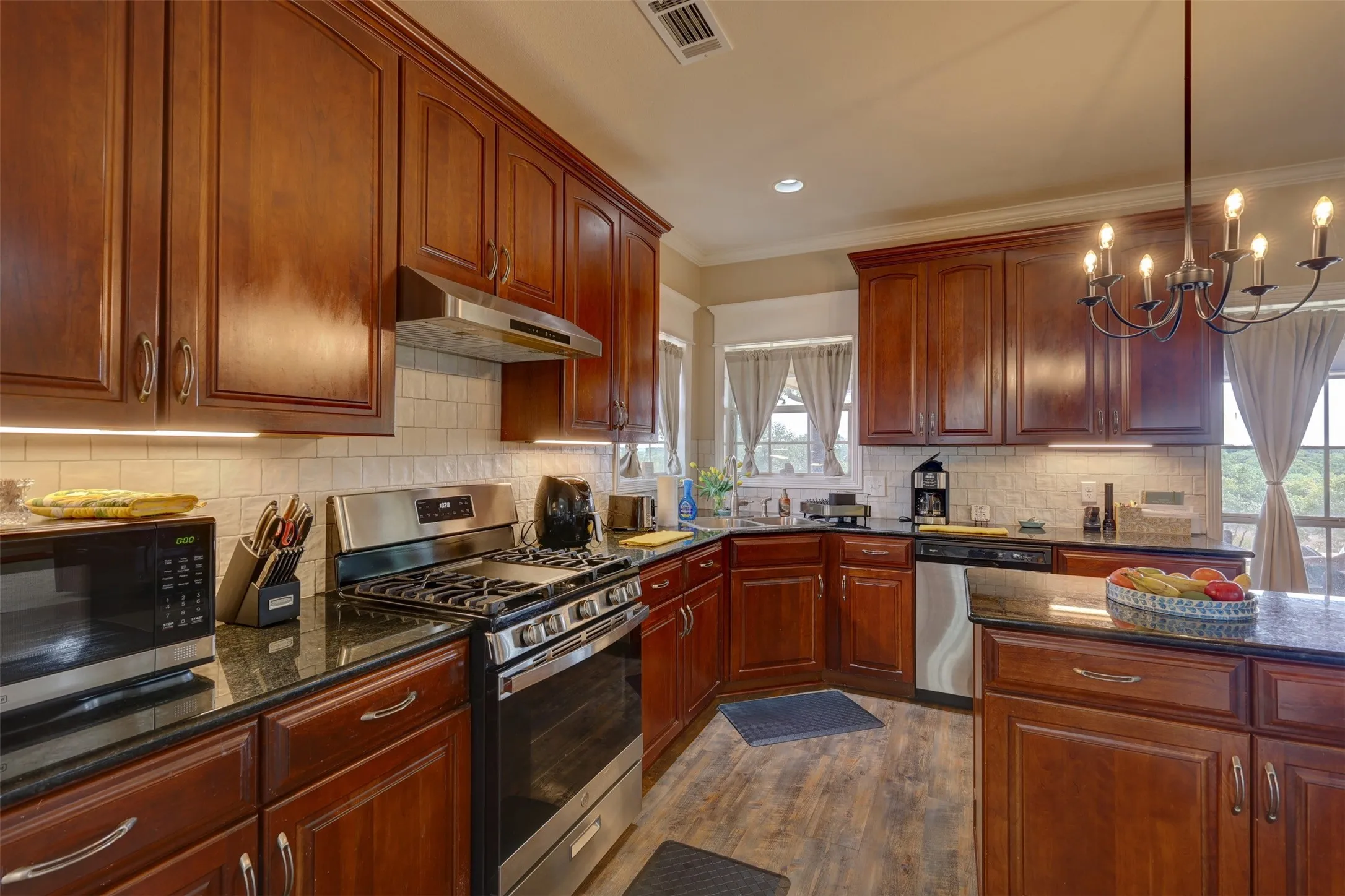 Single Family Residence For Sale in Hill County , 201 Hcr 2127, Whitney, Texas 76692, 5 Bedroom, 3 Bathroom, 2 Garage spaces, 2,388 Sqft, built in 2006, mls#21391397, Real Estate Agent in Whitney, Homes For Sale in Hill county, Homes For Sale in Whitney, Realtor in Whitney Texas, Real Estate Brokerage Independent Realty Texas, Luminita Cordes Realtor