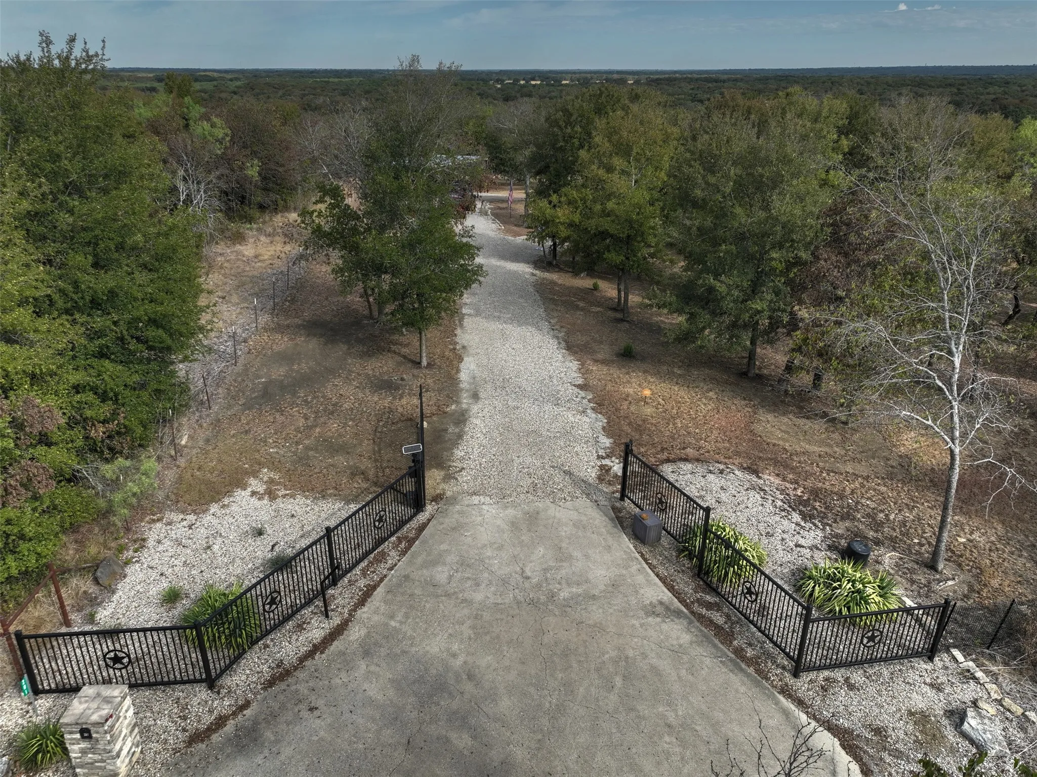 Single Family Residence For Sale in Hill County , 201 Hcr 2127, Whitney, Texas 76692, 5 Bedroom, 3 Bathroom, 2 Garage spaces, 2,388 Sqft, built in 2006, mls#21391397, Real Estate Agent in Whitney, Homes For Sale in Hill county, Homes For Sale in Whitney, Realtor in Whitney Texas, Real Estate Brokerage Independent Realty Texas, Luminita Cordes Realtor