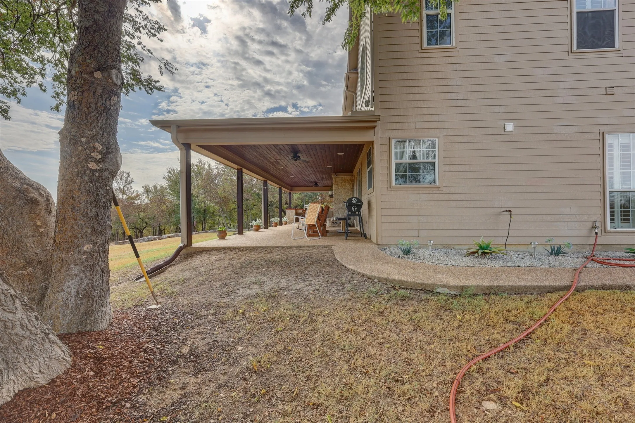 Single Family Residence For Sale in Hill County , 201 Hcr 2127, Whitney, Texas 76692, 5 Bedroom, 3 Bathroom, 2 Garage spaces, 2,388 Sqft, built in 2006, mls#21391397, Real Estate Agent in Whitney, Homes For Sale in Hill county, Homes For Sale in Whitney, Realtor in Whitney Texas, Real Estate Brokerage Independent Realty Texas, Luminita Cordes Realtor