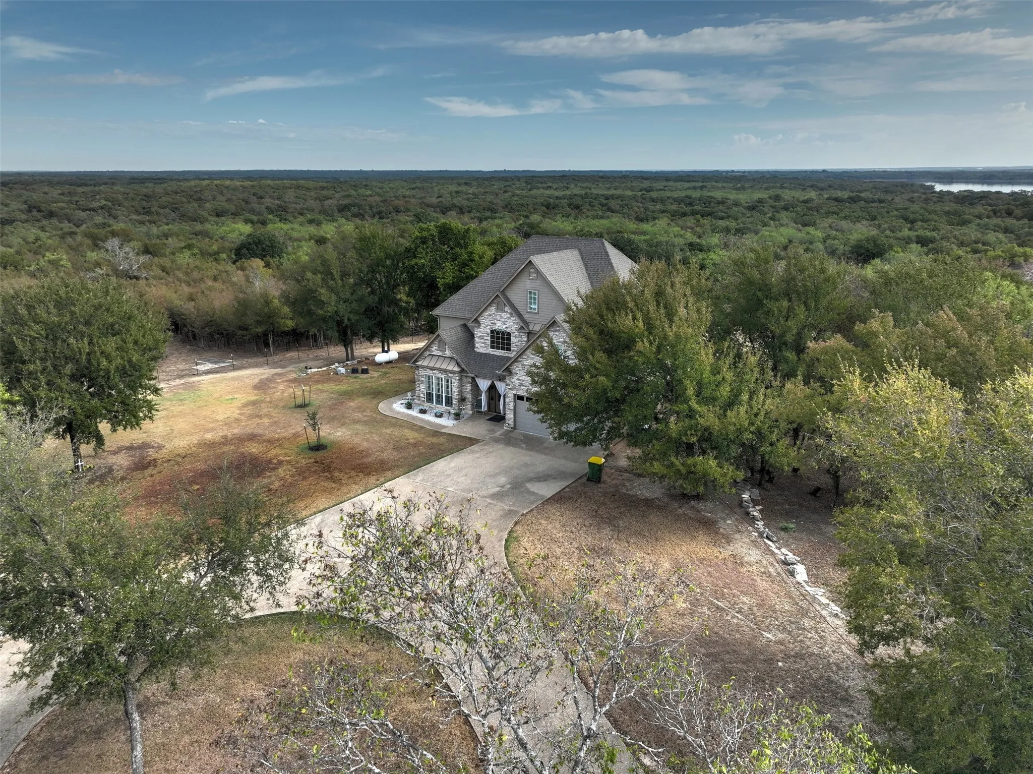Single Family Residence For Sale in Hill County , 201 Hcr 2127, Whitney, Texas 76692, 5 Bedroom, 3 Bathroom, 2 Garage spaces, 2,388 Sqft, built in 2006, mls#21391397, Real Estate Agent in Whitney, Homes For Sale in Hill county, Homes For Sale in Whitney, Realtor in Whitney Texas, Real Estate Brokerage Independent Realty Texas, Luminita Cordes Realtor