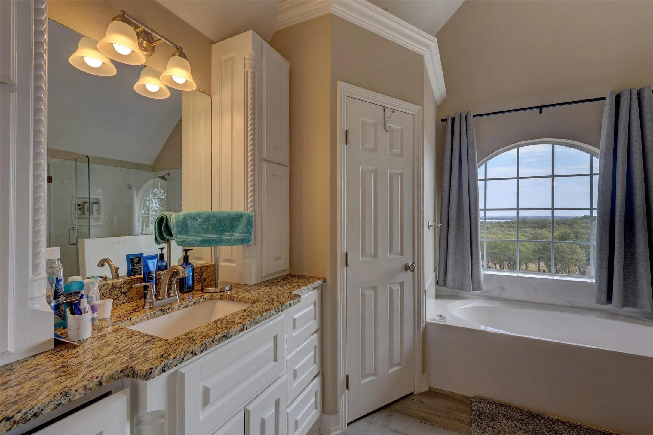 Single Family Residence For Sale in Hill County , 201 Hcr 2127, Whitney, Texas 76692, 5 Bedroom, 3 Bathroom, 2 Garage spaces, 2,388 Sqft, built in 2006, mls#21391397, Real Estate Agent in Whitney, Homes For Sale in Hill county, Homes For Sale in Whitney, Realtor in Whitney Texas, Real Estate Brokerage Independent Realty Texas, Luminita Cordes Realtor