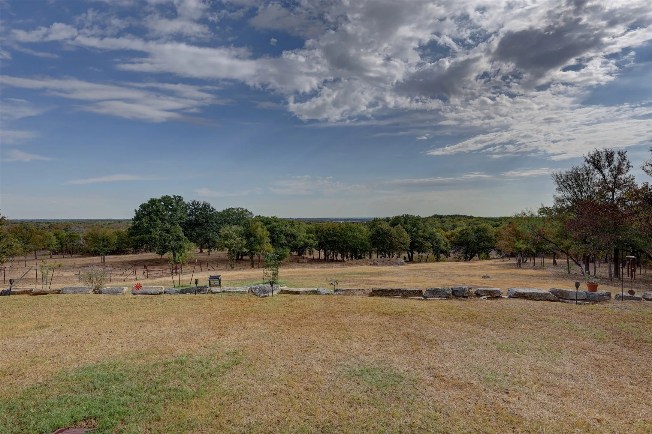 Single Family Residence For Sale in Hill County , 201 Hcr 2127, Whitney, Texas 76692, 5 Bedroom, 3 Bathroom, 2 Garage spaces, 2,388 Sqft, built in 2006, mls#21391397, Real Estate Agent in Whitney, Homes For Sale in Hill county, Homes For Sale in Whitney, Realtor in Whitney Texas, Real Estate Brokerage Independent Realty Texas, Luminita Cordes Realtor