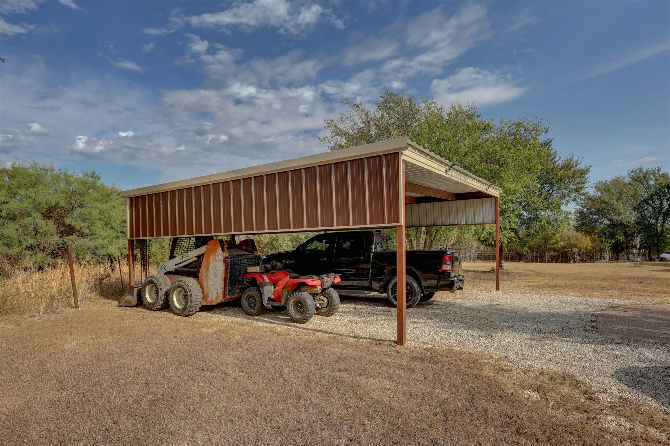 Single Family Residence For Sale in Hill County , 201 Hcr 2127, Whitney, Texas 76692, 5 Bedroom, 3 Bathroom, 2 Garage spaces, 2,388 Sqft, built in 2006, mls#21391397, Real Estate Agent in Whitney, Homes For Sale in Hill county, Homes For Sale in Whitney, Realtor in Whitney Texas, Real Estate Brokerage Independent Realty Texas, Luminita Cordes Realtor