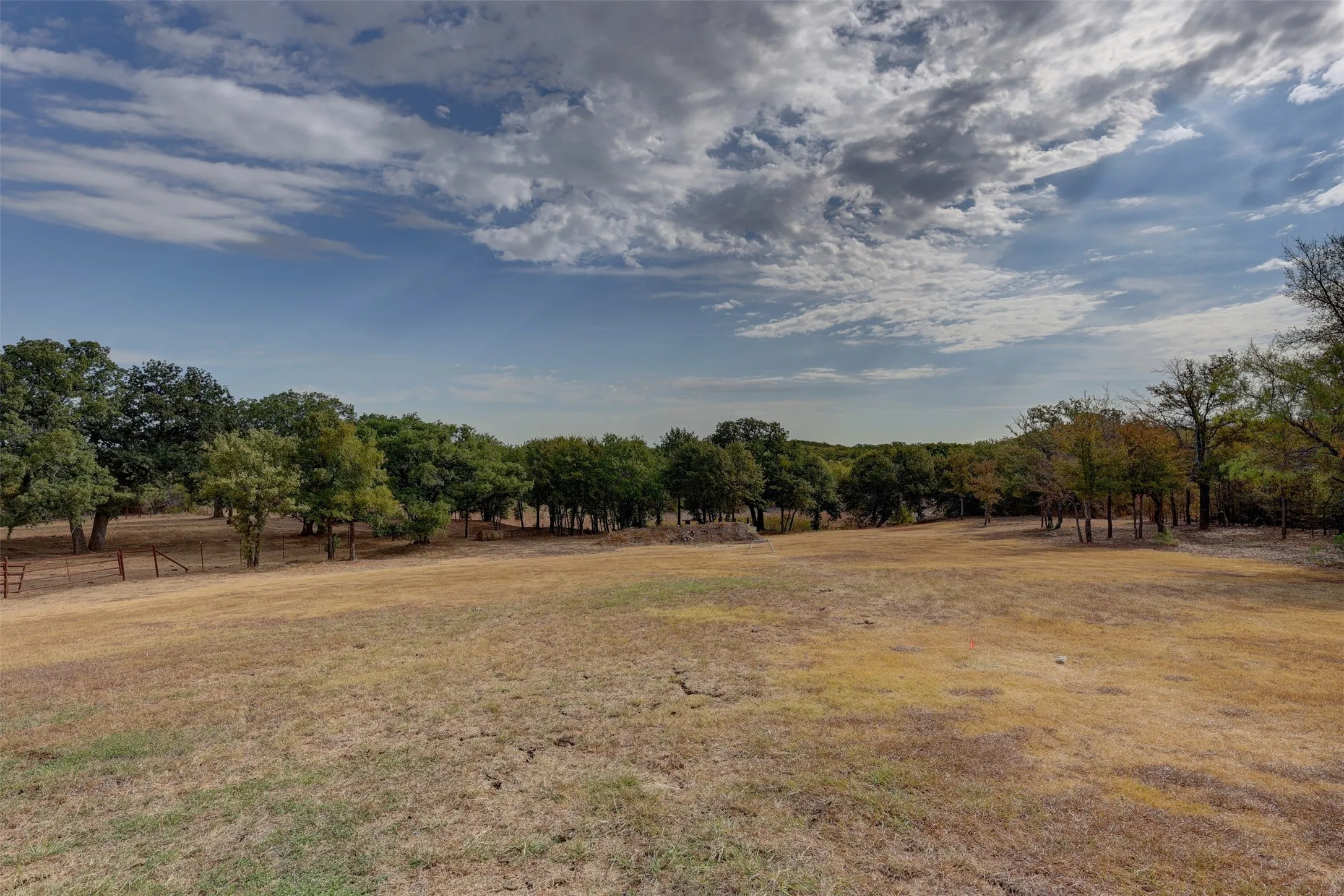 Single Family Residence For Sale in Hill County , 201 Hcr 2127, Whitney, Texas 76692, 5 Bedroom, 3 Bathroom, 2 Garage spaces, 2,388 Sqft, built in 2006, mls#21391397, Real Estate Agent in Whitney, Homes For Sale in Hill county, Homes For Sale in Whitney, Realtor in Whitney Texas, Real Estate Brokerage Independent Realty Texas, Luminita Cordes Realtor