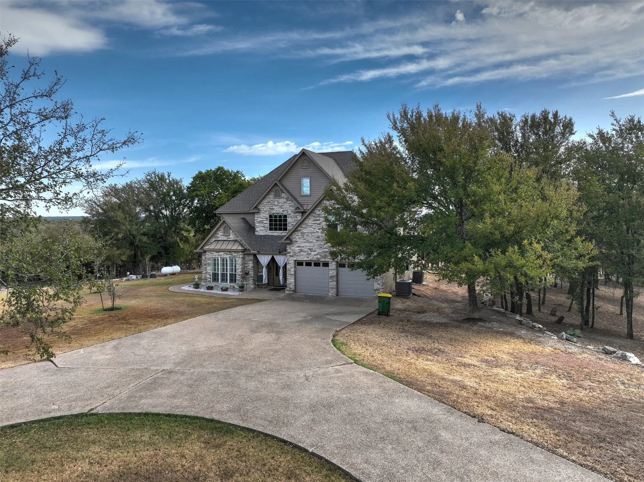 Single Family Residence For Sale in Hill County , 201 Hcr 2127, Whitney, Texas 76692, 5 Bedroom, 3 Bathroom, 2 Garage spaces, 2,388 Sqft, built in 2006, mls#21391397, Real Estate Agent in Whitney, Homes For Sale in Hill county, Homes For Sale in Whitney, Realtor in Whitney Texas, Real Estate Brokerage Independent Realty Texas, Luminita Cordes Realtor
