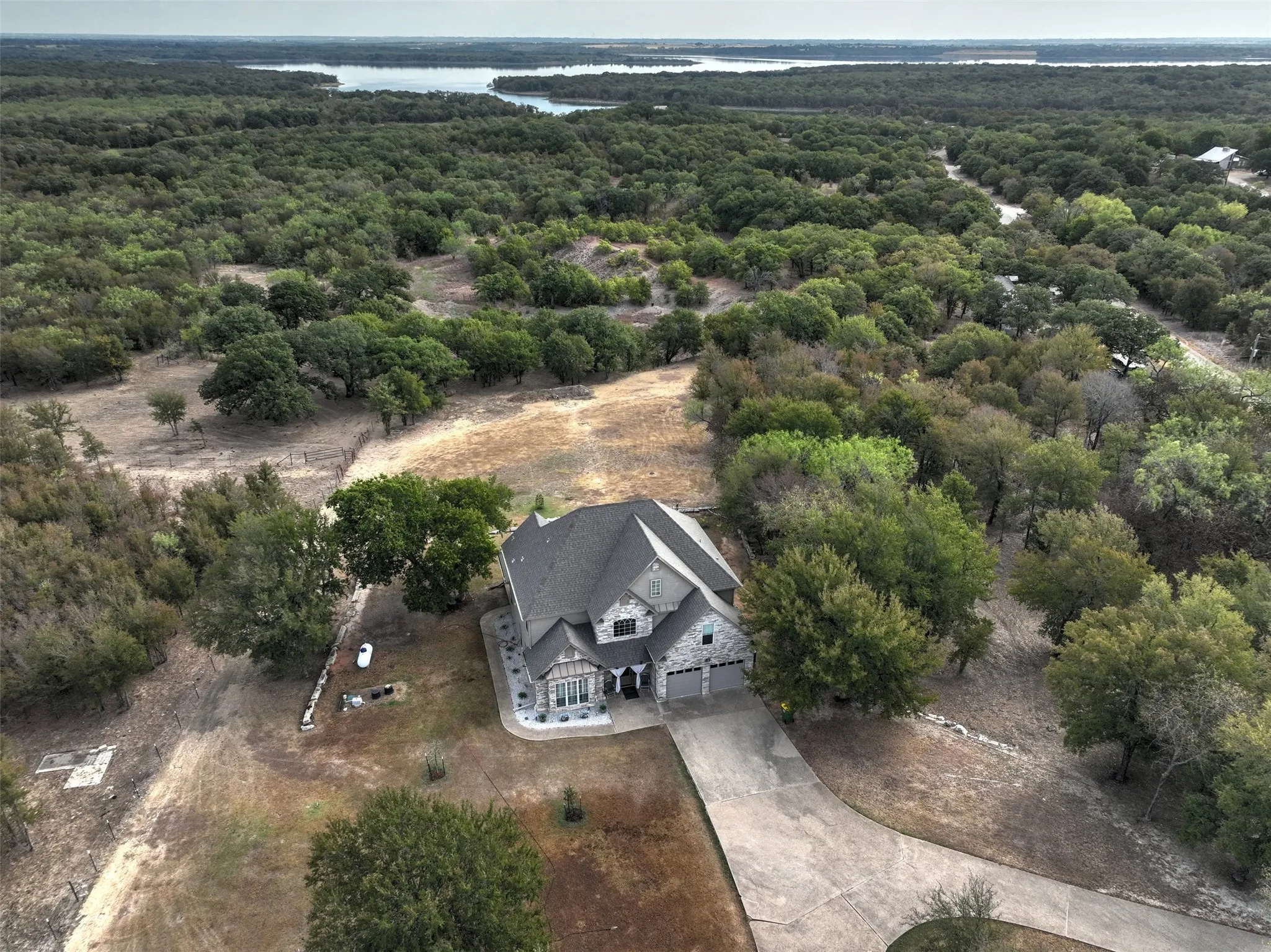 Single Family Residence For Sale in Hill County , 201 Hcr 2127, Whitney, Texas 76692, 5 Bedroom, 3 Bathroom, 2 Garage spaces, 2,388 Sqft, built in 2006, mls#21391397, Real Estate Agent in Whitney, Homes For Sale in Hill county, Homes For Sale in Whitney, Realtor in Whitney Texas, Real Estate Brokerage Independent Realty Texas, Luminita Cordes Realtor