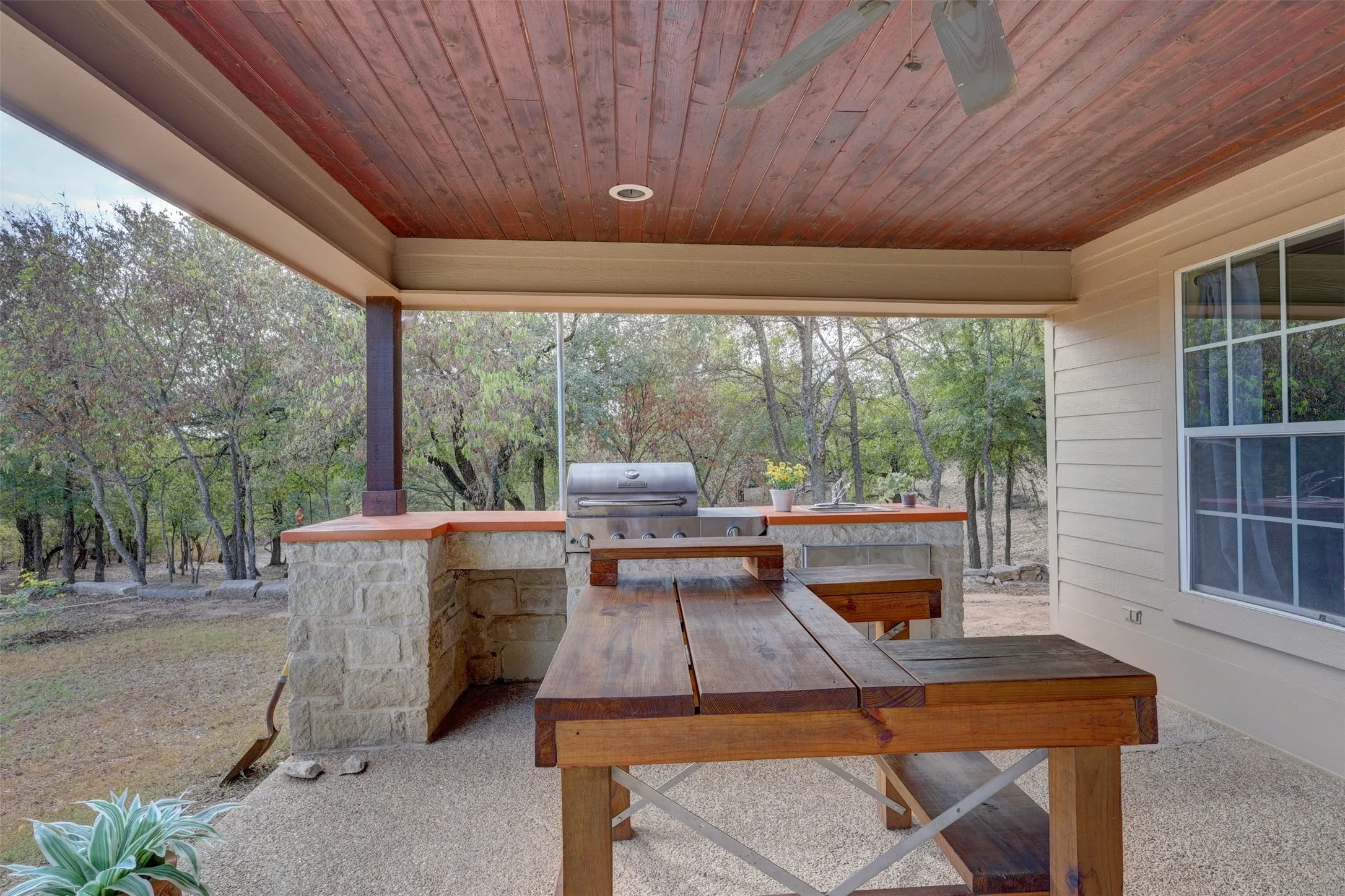 Single Family Residence For Sale in Hill County , 201 Hcr 2127, Whitney, Texas 76692, 5 Bedroom, 3 Bathroom, 2 Garage spaces, 2,388 Sqft, built in 2006, mls#21391397, Real Estate Agent in Whitney, Homes For Sale in Hill county, Homes For Sale in Whitney, Realtor in Whitney Texas, Real Estate Brokerage Independent Realty Texas, Luminita Cordes Realtor