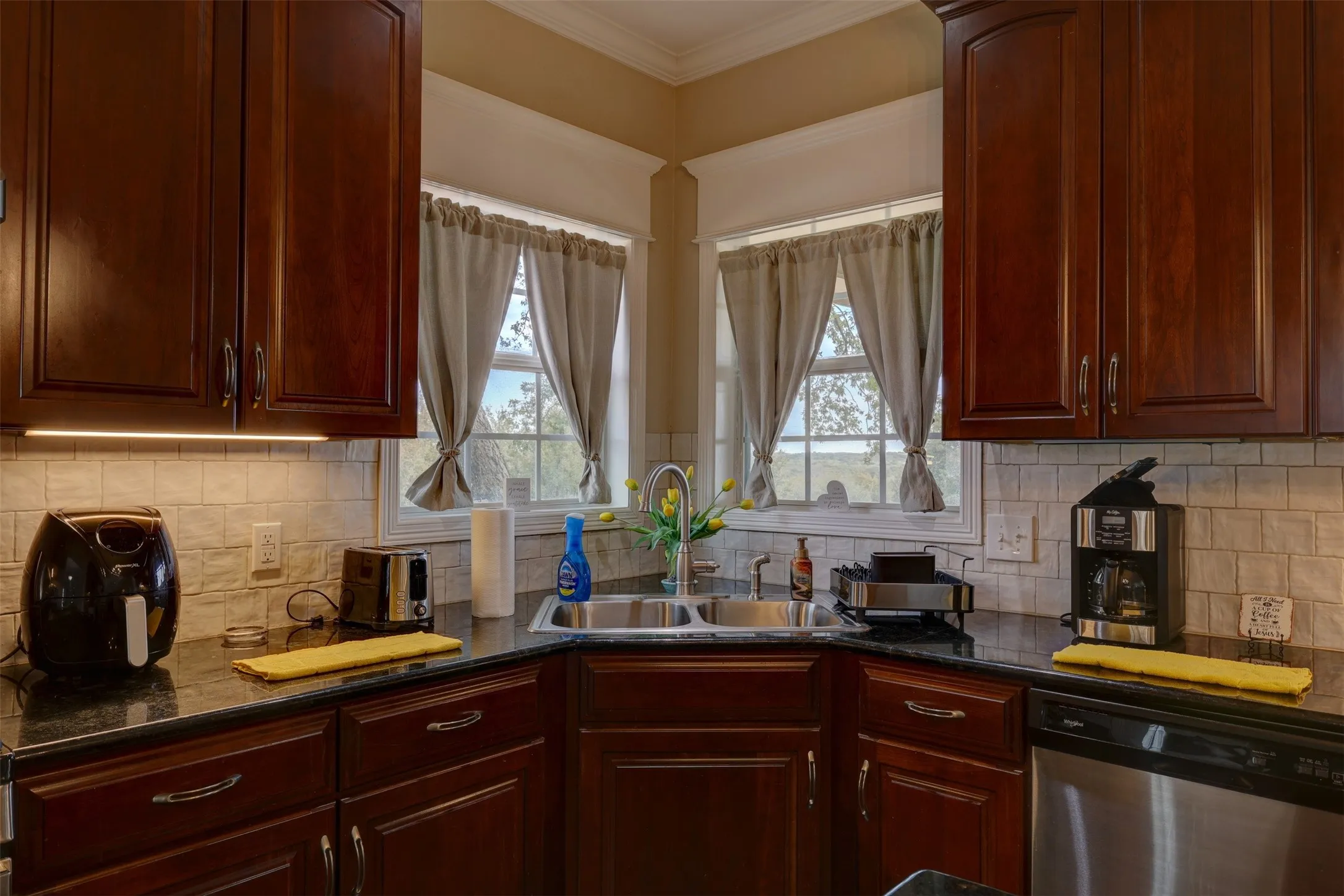 Single Family Residence For Sale in Hill County , 201 Hcr 2127, Whitney, Texas 76692, 5 Bedroom, 3 Bathroom, 2 Garage spaces, 2,388 Sqft, built in 2006, mls#21391397, Real Estate Agent in Whitney, Homes For Sale in Hill county, Homes For Sale in Whitney, Realtor in Whitney Texas, Real Estate Brokerage Independent Realty Texas, Luminita Cordes Realtor