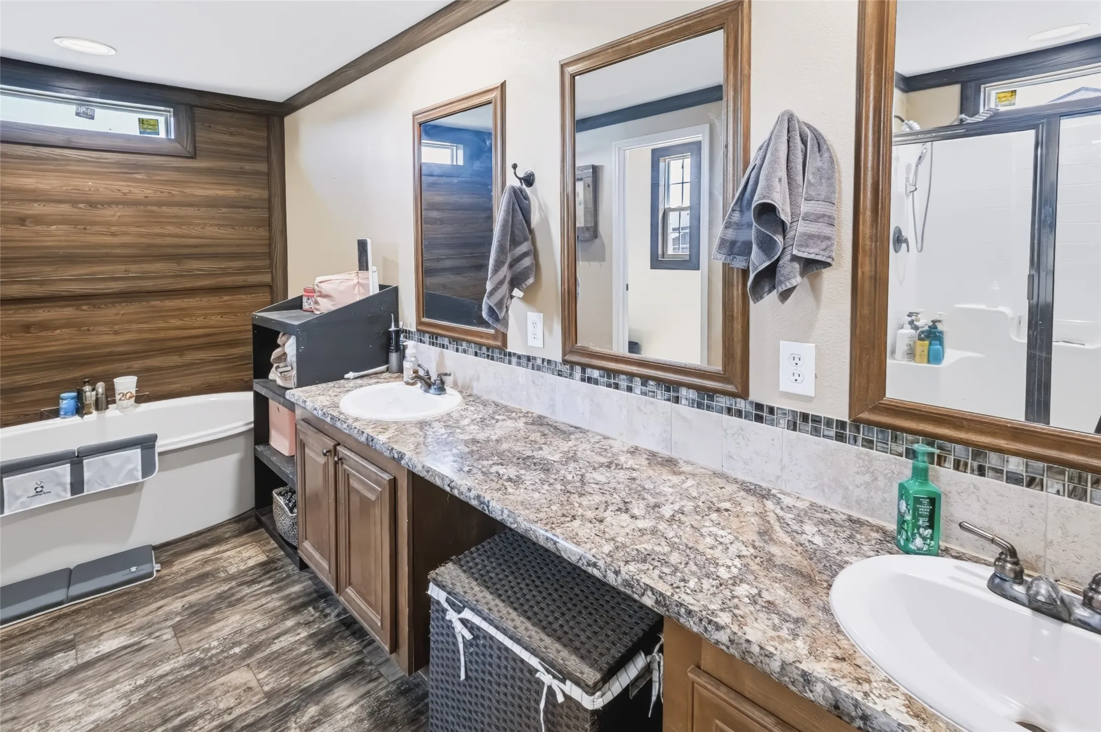 Mobile Home For Sale in Parker County , 170 Western Lake Drive, Weatherford, Texas 76087, 4 Bedroom, 2 Bathroom, Garage spaces, 1,800 Sqft, built in 2017, mls#21390964, Real Estate Agent in Weatherford, Homes For Sale in Parker county, Homes For Sale in Weatherford, Realtor in Weatherford Texas, Real Estate Brokerage Independent Realty Texas, Luminita Cordes Realtor