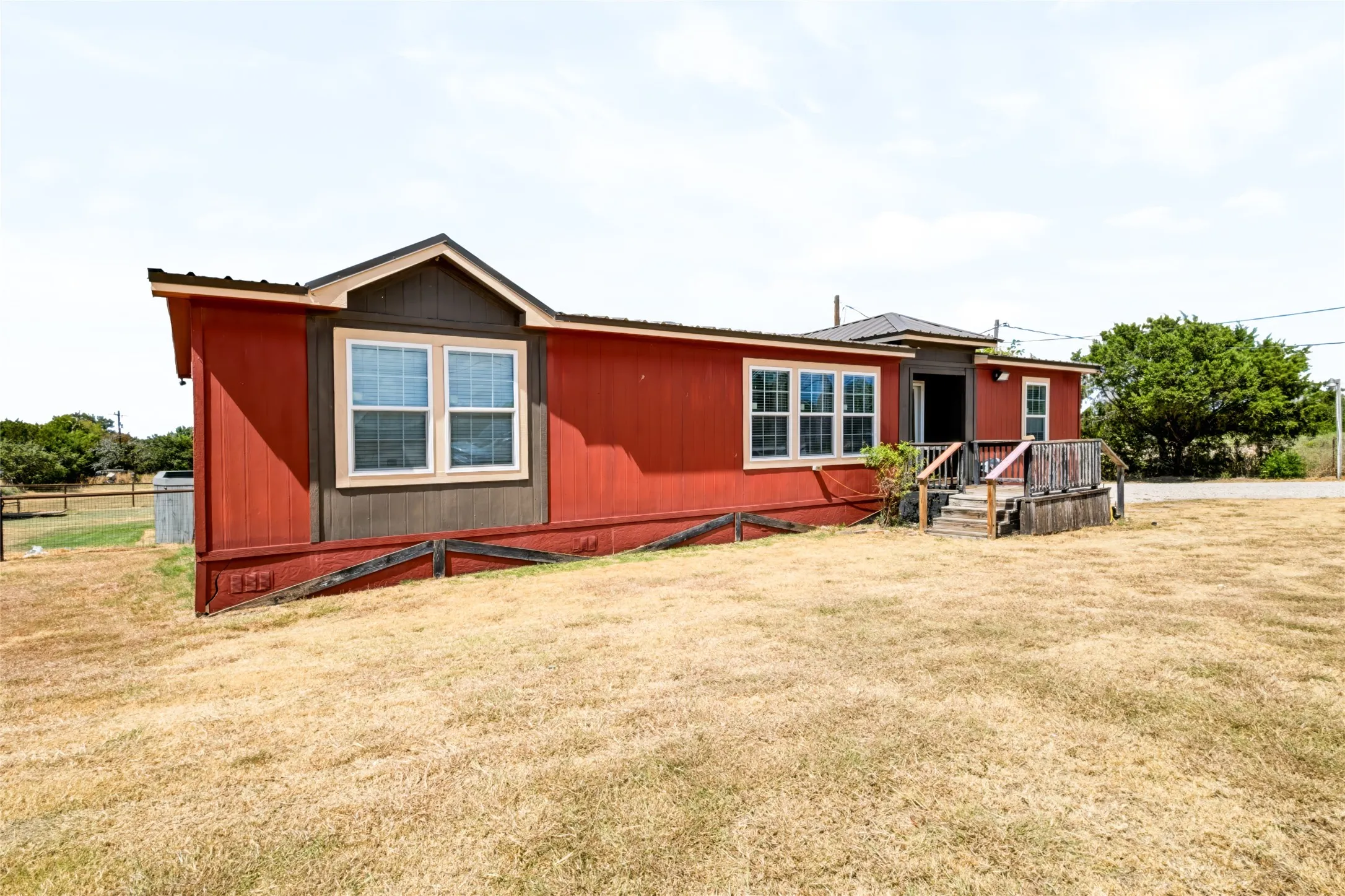 Mobile Home For Sale in Parker County , 170 Western Lake Drive, Weatherford, Texas 76087, 4 Bedroom, 2 Bathroom, Garage spaces, 1,800 Sqft, built in 2017, mls#21390964, Real Estate Agent in Weatherford, Homes For Sale in Parker county, Homes For Sale in Weatherford, Realtor in Weatherford Texas, Real Estate Brokerage Independent Realty Texas, Luminita Cordes Realtor