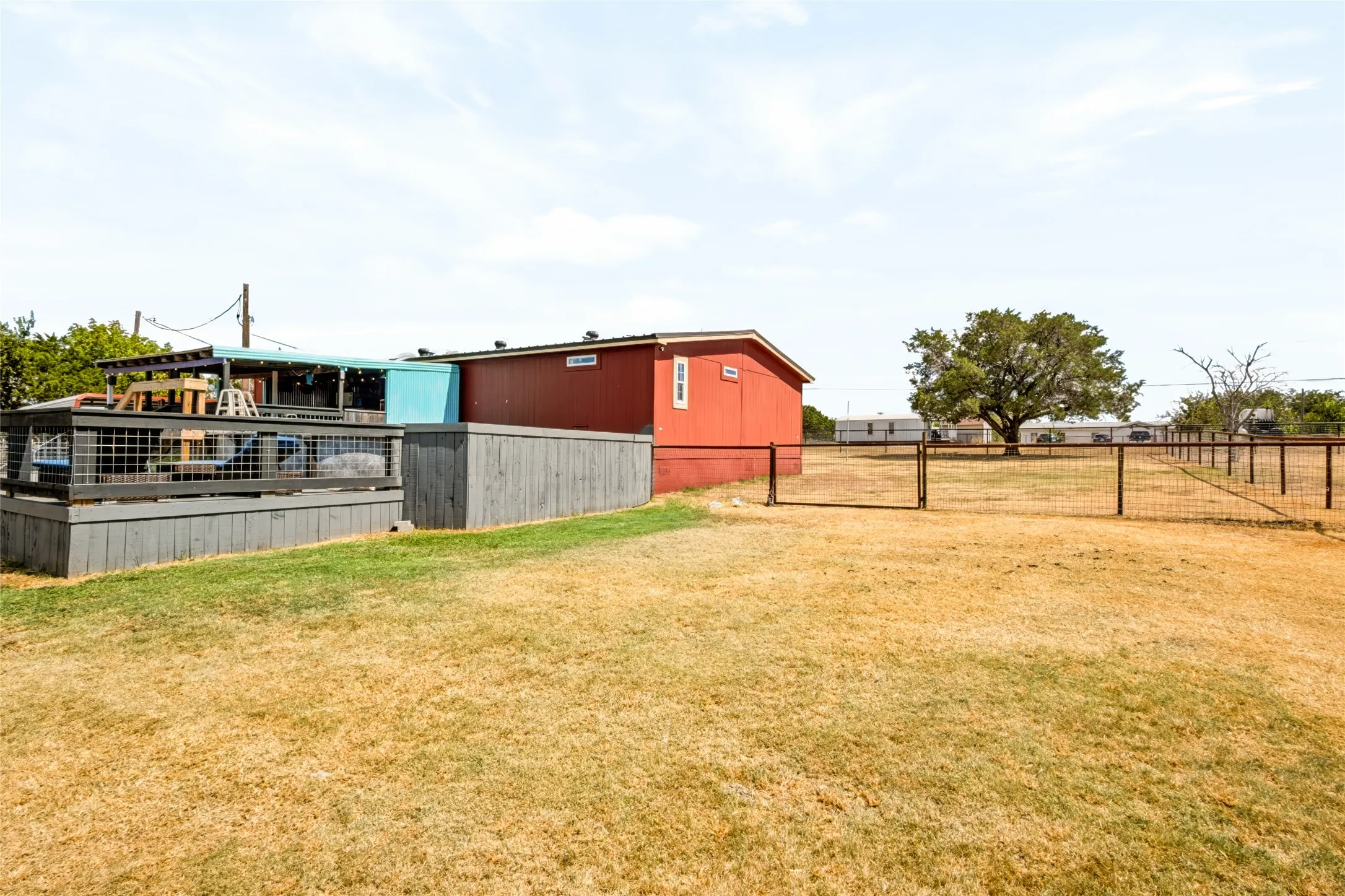 Mobile Home For Sale in Parker County , 170 Western Lake Drive, Weatherford, Texas 76087, 4 Bedroom, 2 Bathroom, Garage spaces, 1,800 Sqft, built in 2017, mls#21390964, Real Estate Agent in Weatherford, Homes For Sale in Parker county, Homes For Sale in Weatherford, Realtor in Weatherford Texas, Real Estate Brokerage Independent Realty Texas, Luminita Cordes Realtor