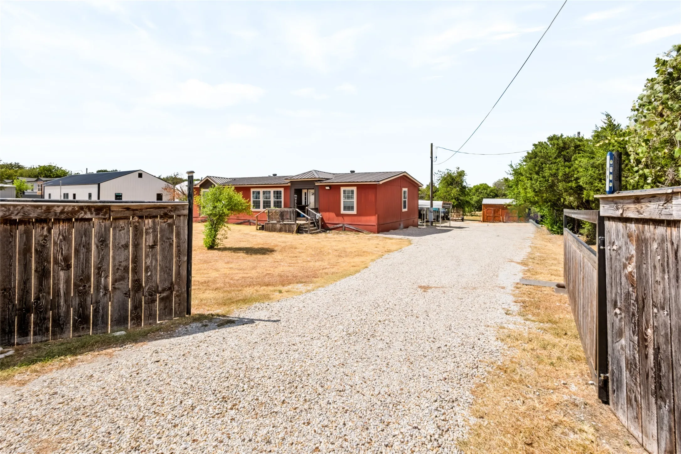 Mobile Home For Sale in Parker County , 170 Western Lake Drive, Weatherford, Texas 76087, 4 Bedroom, 2 Bathroom, Garage spaces, 1,800 Sqft, built in 2017, mls#21390964, Real Estate Agent in Weatherford, Homes For Sale in Parker county, Homes For Sale in Weatherford, Realtor in Weatherford Texas, Real Estate Brokerage Independent Realty Texas, Luminita Cordes Realtor