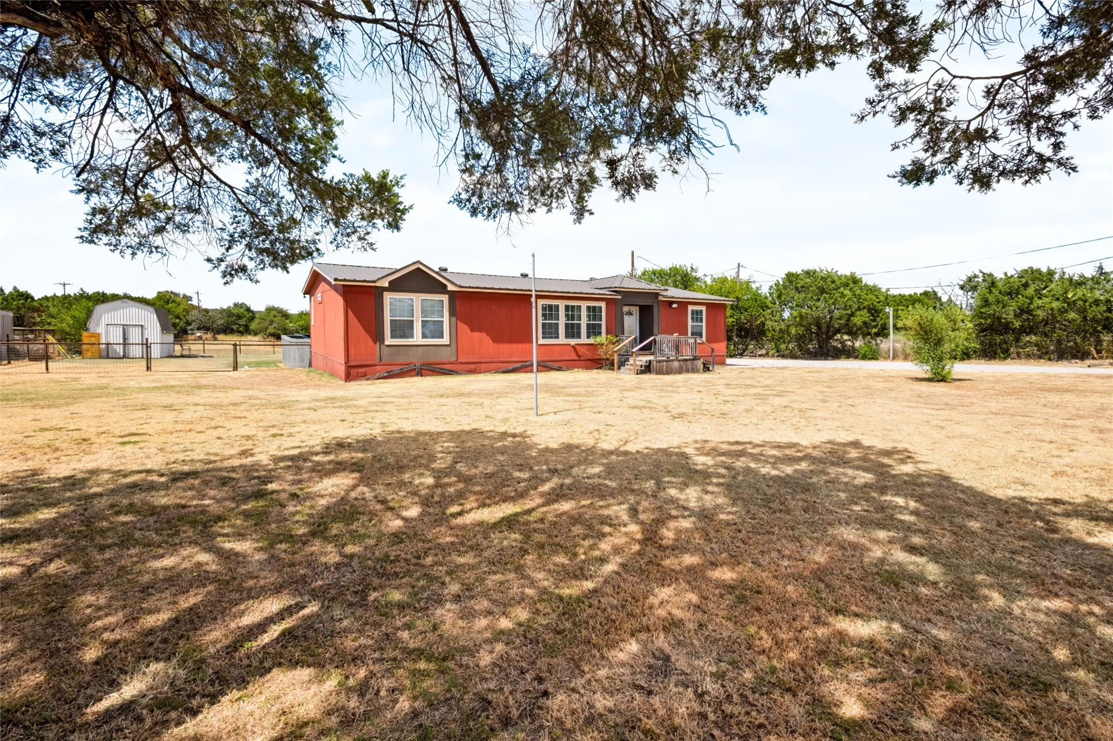 Mobile Home For Sale in Parker County , 170 Western Lake Drive, Weatherford, Texas 76087, 4 Bedroom, 2 Bathroom, Garage spaces, 1,800 Sqft, built in 2017, mls#21390964, Real Estate Agent in Weatherford, Homes For Sale in Parker county, Homes For Sale in Weatherford, Realtor in Weatherford Texas, Real Estate Brokerage Independent Realty Texas, Luminita Cordes Realtor