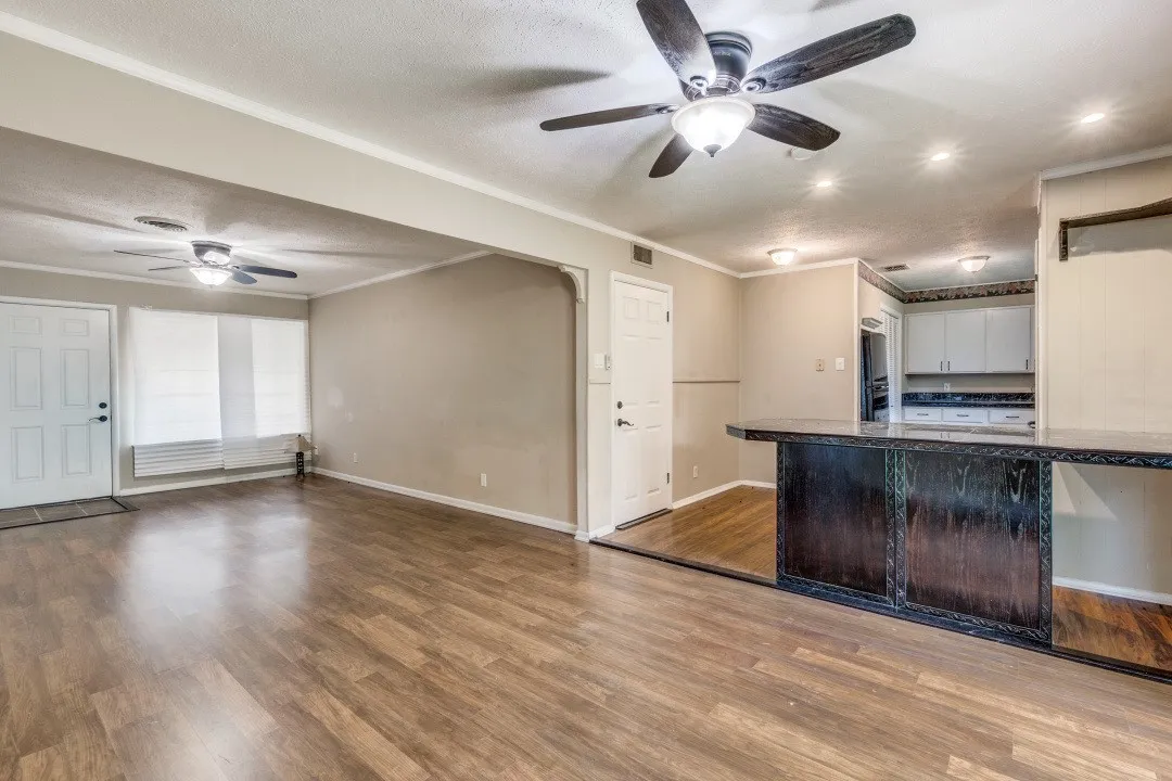Single Family Residence For Sale in Dallas County , 11049 Paddock Circle, Dallas, Texas 75238, 3 Bedroom, 2 Bathroom, 2 Garage spaces, 1,255 Sqft, built in 1962, mls#21391108, Real Estate Agent in Dallas, Homes For Sale in Dallas county, Homes For Sale in Dallas, Realtor in Dallas Texas, Real Estate Brokerage Independent Realty Texas, Luminita Cordes Realtor