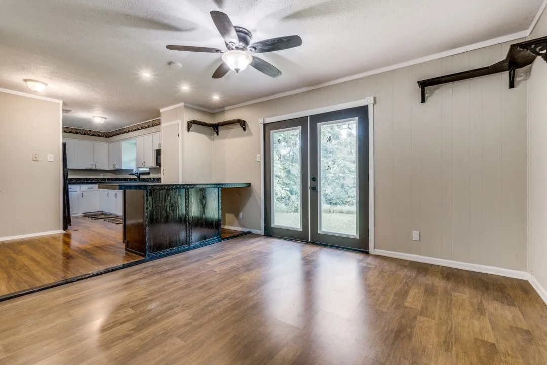 Single Family Residence For Sale in Dallas County , 11049 Paddock Circle, Dallas, Texas 75238, 3 Bedroom, 2 Bathroom, 2 Garage spaces, 1,255 Sqft, built in 1962, mls#21391108, Real Estate Agent in Dallas, Homes For Sale in Dallas county, Homes For Sale in Dallas, Realtor in Dallas Texas, Real Estate Brokerage Independent Realty Texas, Luminita Cordes Realtor