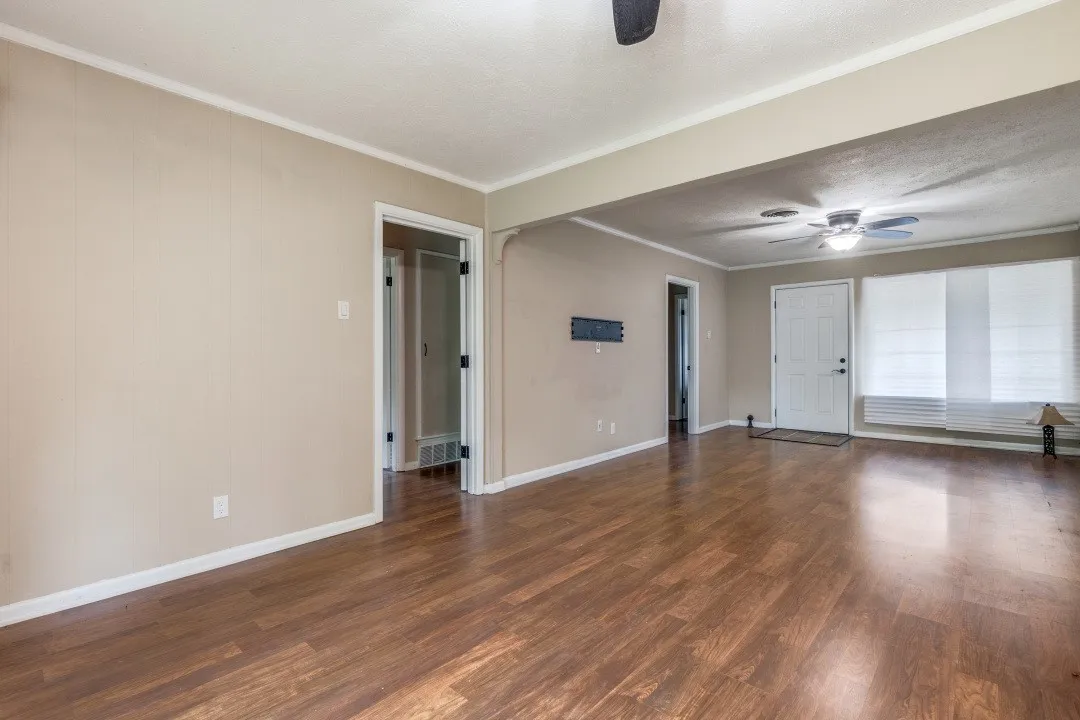 Single Family Residence For Sale in Dallas County , 11049 Paddock Circle, Dallas, Texas 75238, 3 Bedroom, 2 Bathroom, 2 Garage spaces, 1,255 Sqft, built in 1962, mls#21391108, Real Estate Agent in Dallas, Homes For Sale in Dallas county, Homes For Sale in Dallas, Realtor in Dallas Texas, Real Estate Brokerage Independent Realty Texas, Luminita Cordes Realtor