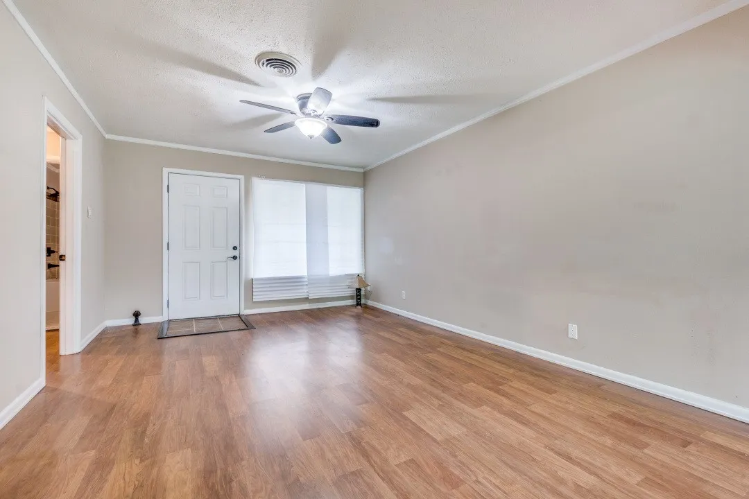 Single Family Residence For Sale in Dallas County , 11049 Paddock Circle, Dallas, Texas 75238, 3 Bedroom, 2 Bathroom, 2 Garage spaces, 1,255 Sqft, built in 1962, mls#21391108, Real Estate Agent in Dallas, Homes For Sale in Dallas county, Homes For Sale in Dallas, Realtor in Dallas Texas, Real Estate Brokerage Independent Realty Texas, Luminita Cordes Realtor