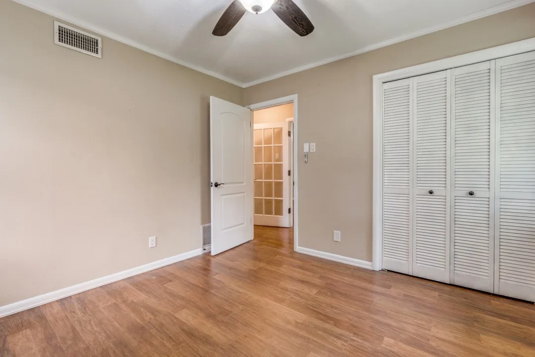 Single Family Residence For Sale in Dallas County , 11049 Paddock Circle, Dallas, Texas 75238, 3 Bedroom, 2 Bathroom, 2 Garage spaces, 1,255 Sqft, built in 1962, mls#21391108, Real Estate Agent in Dallas, Homes For Sale in Dallas county, Homes For Sale in Dallas, Realtor in Dallas Texas, Real Estate Brokerage Independent Realty Texas, Luminita Cordes Realtor
