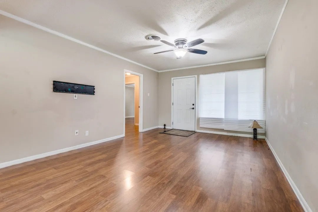 Single Family Residence For Sale in Dallas County , 11049 Paddock Circle, Dallas, Texas 75238, 3 Bedroom, 2 Bathroom, 2 Garage spaces, 1,255 Sqft, built in 1962, mls#21391108, Real Estate Agent in Dallas, Homes For Sale in Dallas county, Homes For Sale in Dallas, Realtor in Dallas Texas, Real Estate Brokerage Independent Realty Texas, Luminita Cordes Realtor