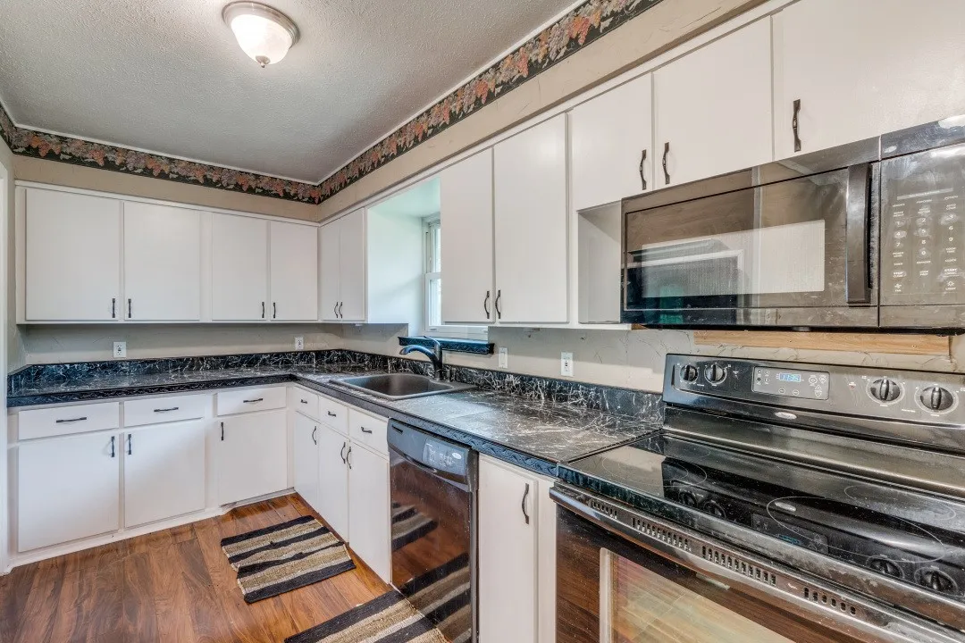 Single Family Residence For Sale in Dallas County , 11049 Paddock Circle, Dallas, Texas 75238, 3 Bedroom, 2 Bathroom, 2 Garage spaces, 1,255 Sqft, built in 1962, mls#21391108, Real Estate Agent in Dallas, Homes For Sale in Dallas county, Homes For Sale in Dallas, Realtor in Dallas Texas, Real Estate Brokerage Independent Realty Texas, Luminita Cordes Realtor