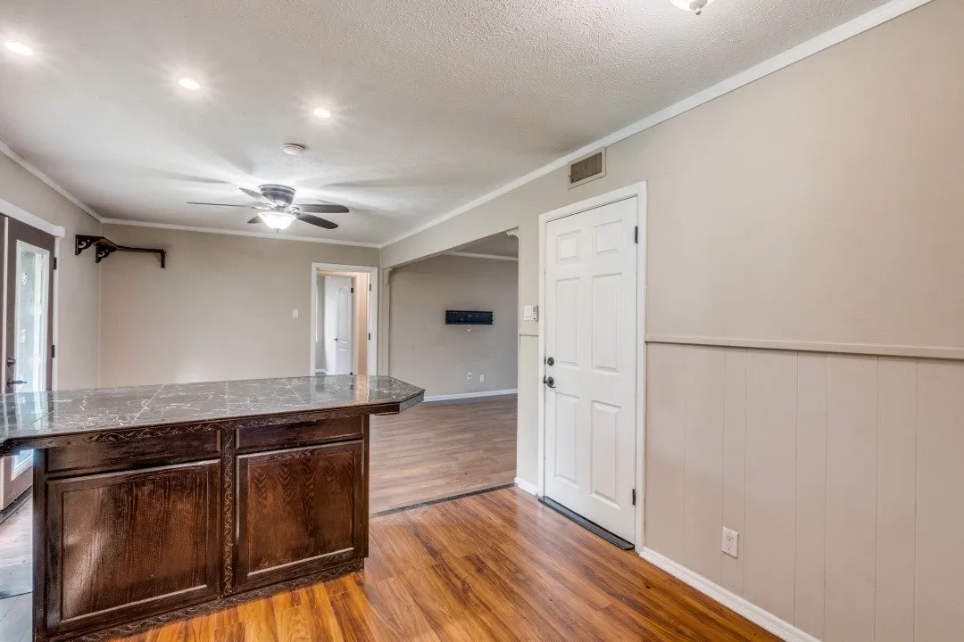 Single Family Residence For Sale in Dallas County , 11049 Paddock Circle, Dallas, Texas 75238, 3 Bedroom, 2 Bathroom, 2 Garage spaces, 1,255 Sqft, built in 1962, mls#21391108, Real Estate Agent in Dallas, Homes For Sale in Dallas county, Homes For Sale in Dallas, Realtor in Dallas Texas, Real Estate Brokerage Independent Realty Texas, Luminita Cordes Realtor