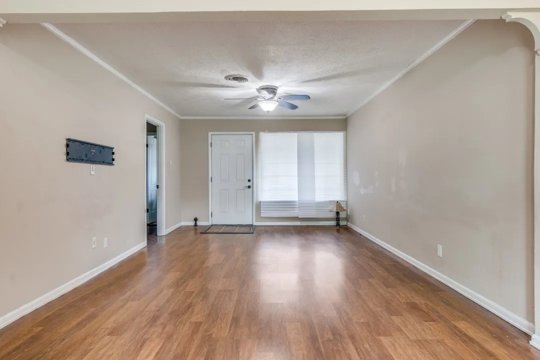 Single Family Residence For Sale in Dallas County , 11049 Paddock Circle, Dallas, Texas 75238, 3 Bedroom, 2 Bathroom, 2 Garage spaces, 1,255 Sqft, built in 1962, mls#21391108, Real Estate Agent in Dallas, Homes For Sale in Dallas county, Homes For Sale in Dallas, Realtor in Dallas Texas, Real Estate Brokerage Independent Realty Texas, Luminita Cordes Realtor