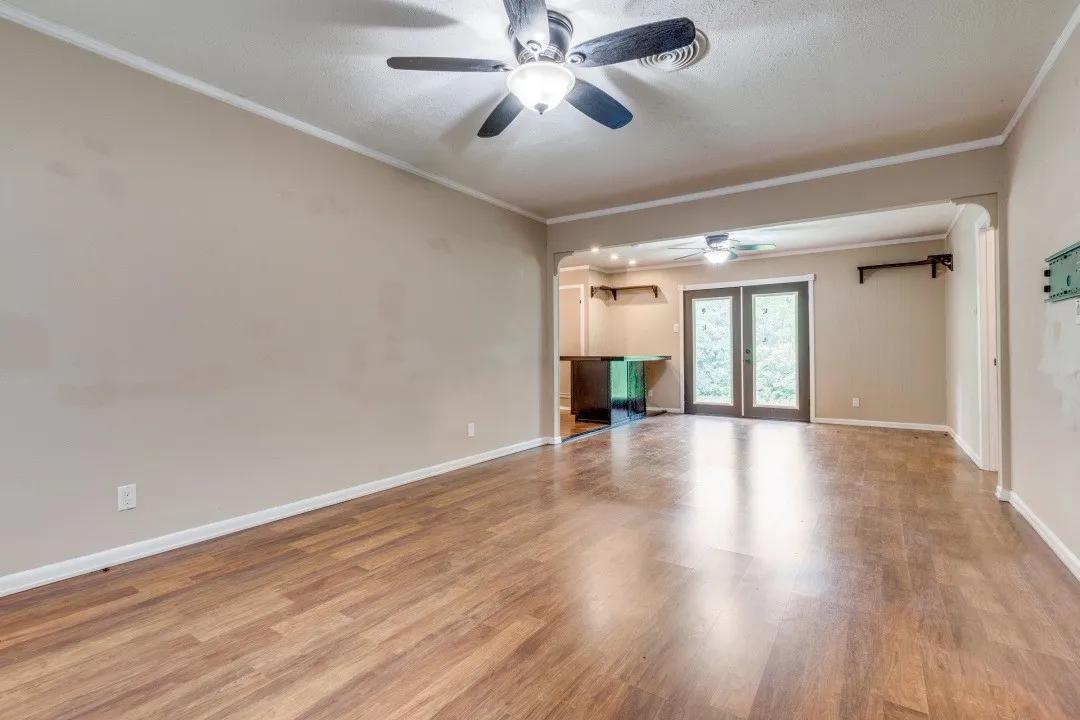 Single Family Residence For Sale in Dallas County , 11049 Paddock Circle, Dallas, Texas 75238, 3 Bedroom, 2 Bathroom, 2 Garage spaces, 1,255 Sqft, built in 1962, mls#21391108, Real Estate Agent in Dallas, Homes For Sale in Dallas county, Homes For Sale in Dallas, Realtor in Dallas Texas, Real Estate Brokerage Independent Realty Texas, Luminita Cordes Realtor