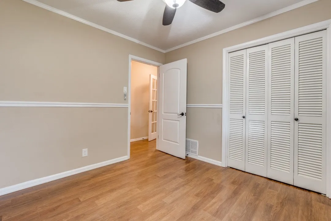 Single Family Residence For Sale in Dallas County , 11049 Paddock Circle, Dallas, Texas 75238, 3 Bedroom, 2 Bathroom, 2 Garage spaces, 1,255 Sqft, built in 1962, mls#21391108, Real Estate Agent in Dallas, Homes For Sale in Dallas county, Homes For Sale in Dallas, Realtor in Dallas Texas, Real Estate Brokerage Independent Realty Texas, Luminita Cordes Realtor
