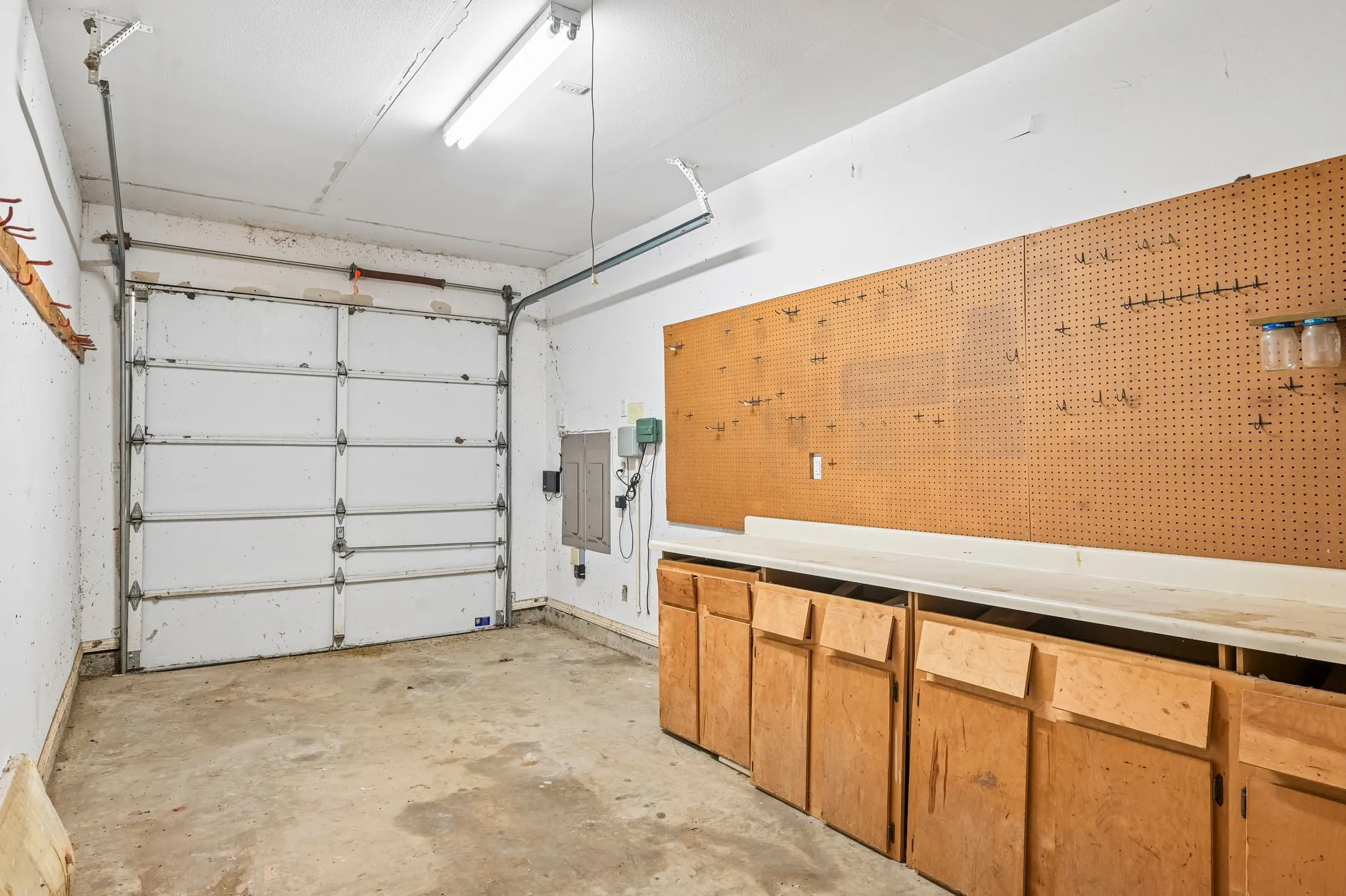 4th bay garage with workshop