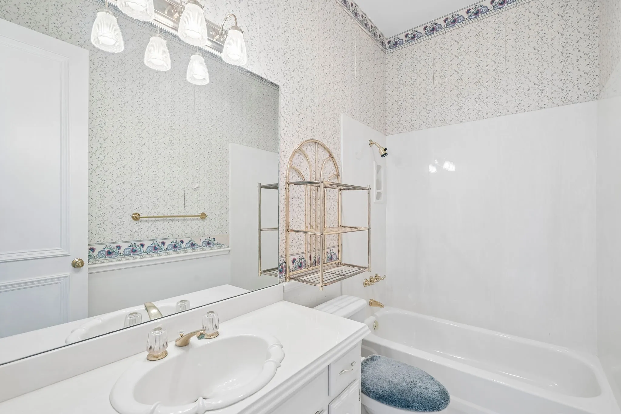  Full bathroom downstairs