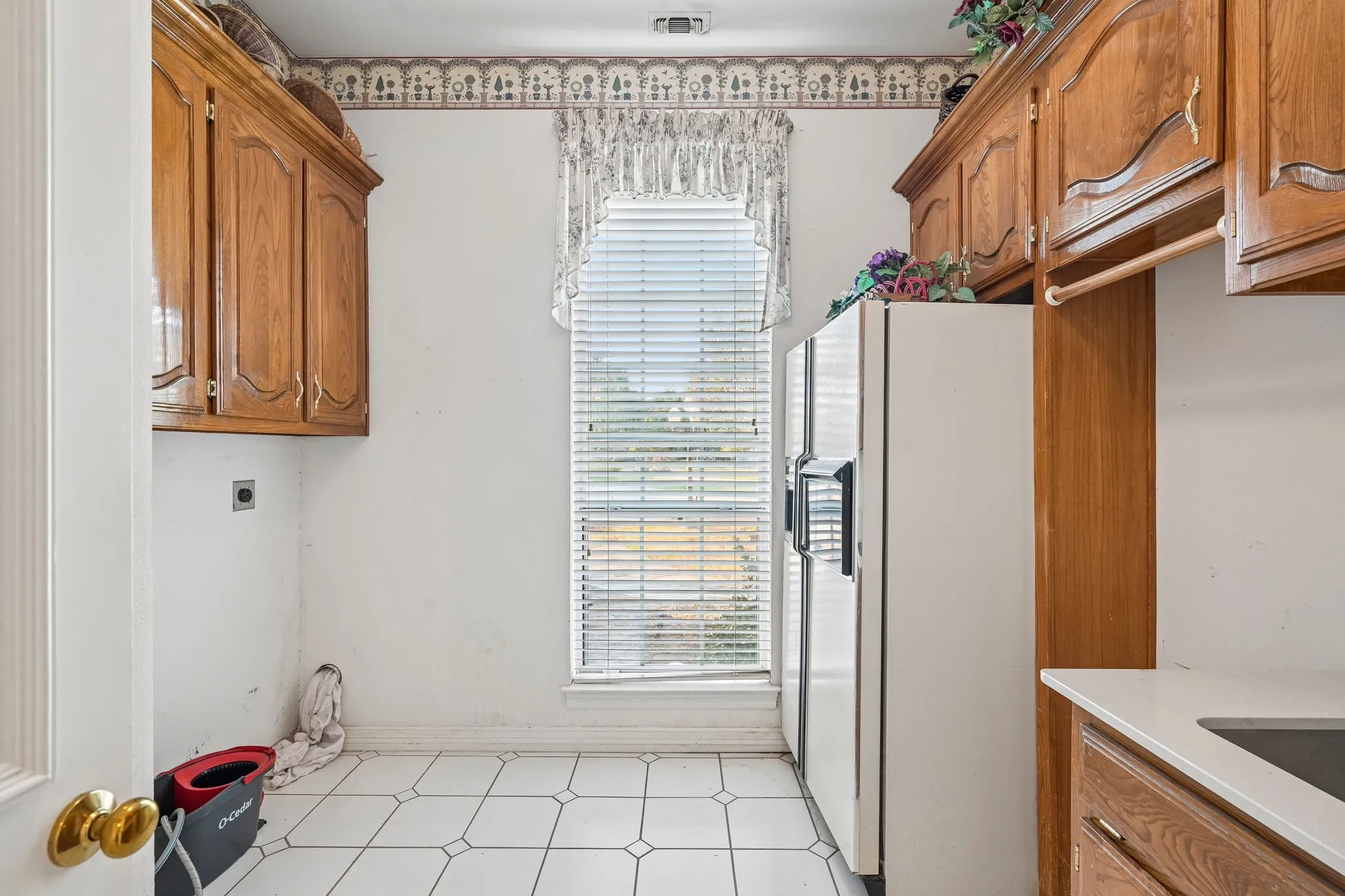 Large utility with fridge & sink