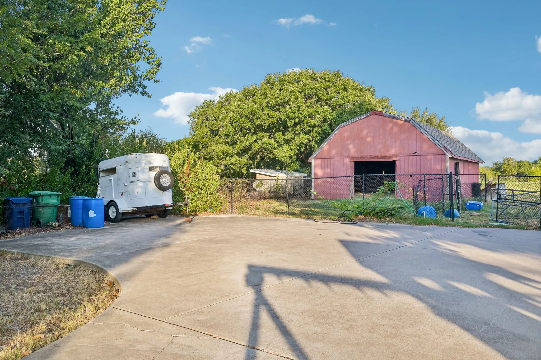 Extra parking for horse trailer, RV or boat