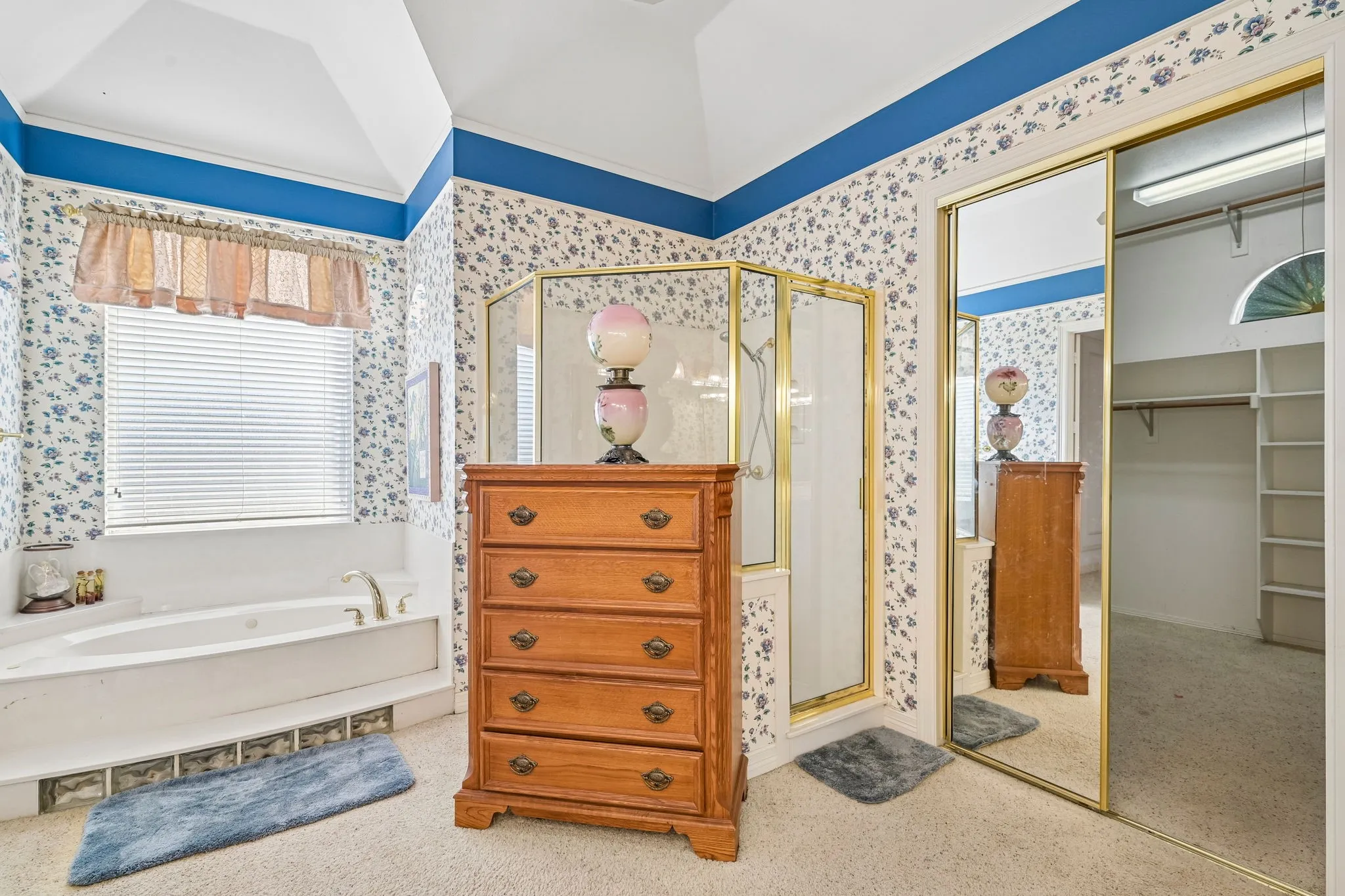Tub & shower in primary bathroom
