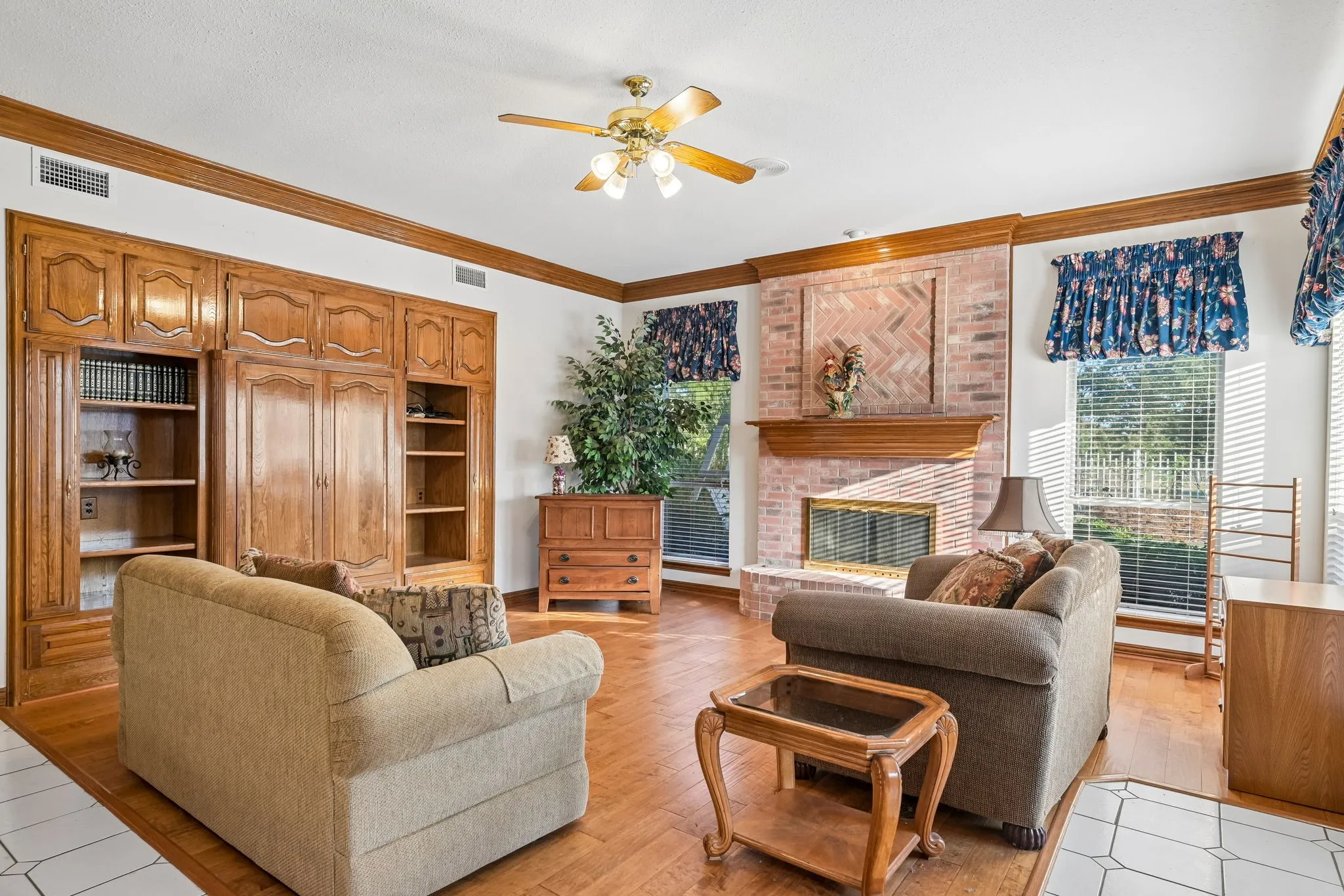 Single Family Residence For Sale in Dallas County , 4009 Rosebud Drive, Rowlett, Texas 75089, 5 Bedroom, 5 Bathroom, 4 Garage spaces, 4,245 Sqft, built in 1994, mls#21391148, Real Estate Agent in Rowlett, Homes For Sale in Dallas county, Homes For Sale in Rowlett, Realtor in Rowlett Texas, Real Estate Brokerage Independent Realty Texas, Luminita Cordes Realtor
