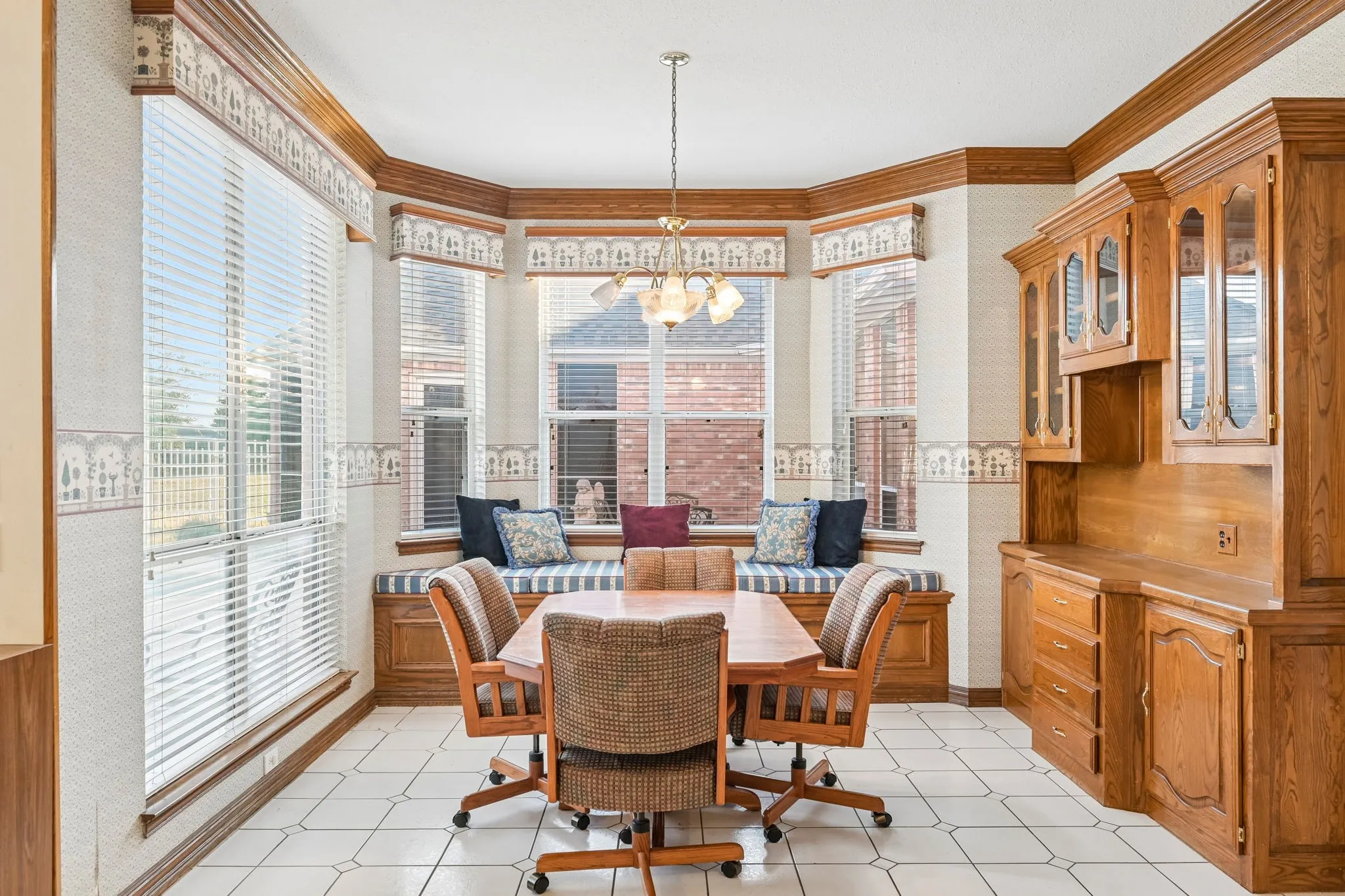 Single Family Residence For Sale in Dallas County , 4009 Rosebud Drive, Rowlett, Texas 75089, 5 Bedroom, 5 Bathroom, 4 Garage spaces, 4,245 Sqft, built in 1994, mls#21391148, Real Estate Agent in Rowlett, Homes For Sale in Dallas county, Homes For Sale in Rowlett, Realtor in Rowlett Texas, Real Estate Brokerage Independent Realty Texas, Luminita Cordes Realtor
