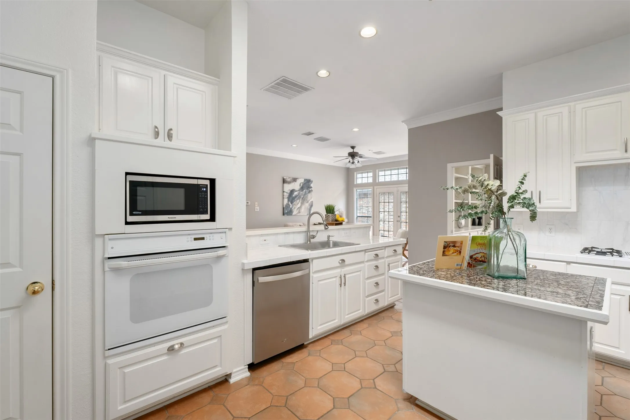 Single Family Residence For Rent in Dallas County , 8620 Forest Glen Drive, Irving, Texas 75063, 3 Bedroom, 2 Bathroom, 2 Garage spaces, 1,660 Sqft, built in 1995, mls#21389931, Real Estate Agent in Irving, Homes For Rent in Dallas county, Homes For Rent in Irving, Realtor in Irving Texas, Real Estate Brokerage Independent Realty Texas, Luminita Cordes Realtor