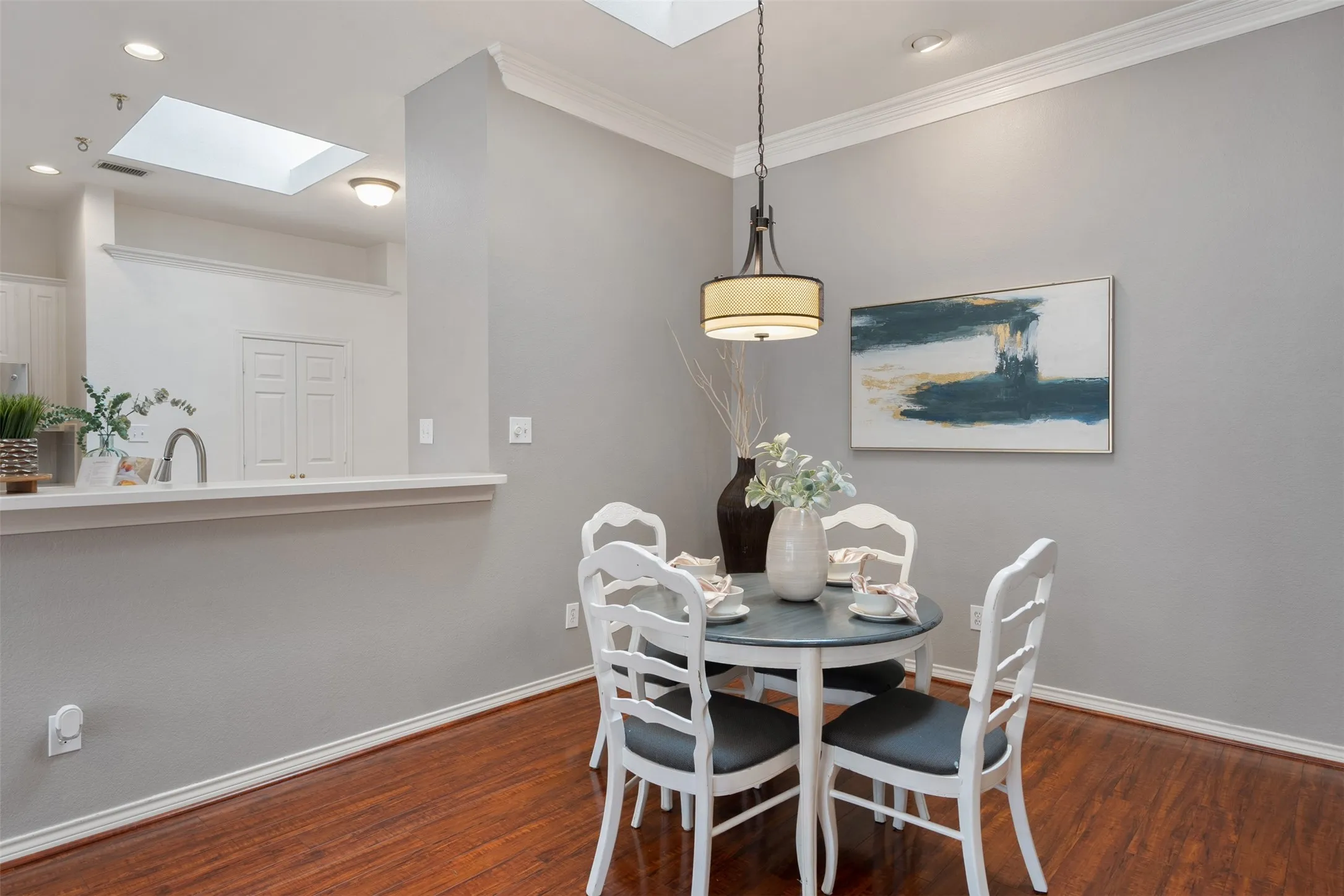 Single Family Residence For Rent in Dallas County , 8620 Forest Glen Drive, Irving, Texas 75063, 3 Bedroom, 2 Bathroom, 2 Garage spaces, 1,660 Sqft, built in 1995, mls#21389931, Real Estate Agent in Irving, Homes For Rent in Dallas county, Homes For Rent in Irving, Realtor in Irving Texas, Real Estate Brokerage Independent Realty Texas, Luminita Cordes Realtor