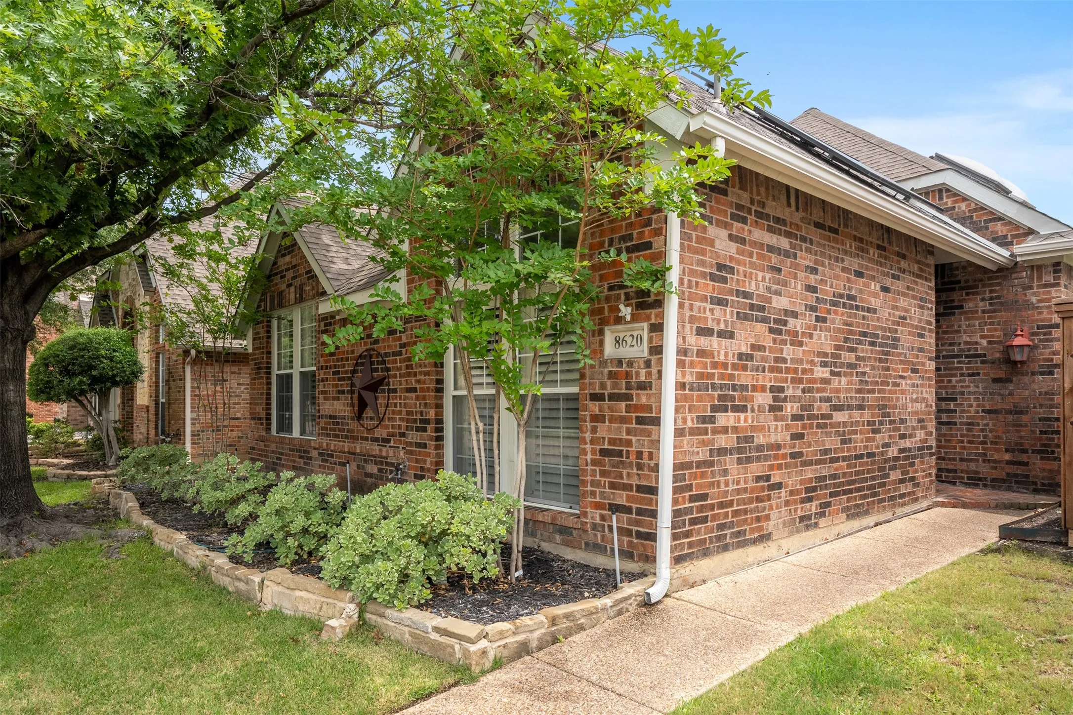 Single Family Residence For Rent in Dallas County , 8620 Forest Glen Drive, Irving, Texas 75063, 3 Bedroom, 2 Bathroom, 2 Garage spaces, 1,660 Sqft, built in 1995, mls#21389931, Real Estate Agent in Irving, Homes For Rent in Dallas county, Homes For Rent in Irving, Realtor in Irving Texas, Real Estate Brokerage Independent Realty Texas, Luminita Cordes Realtor