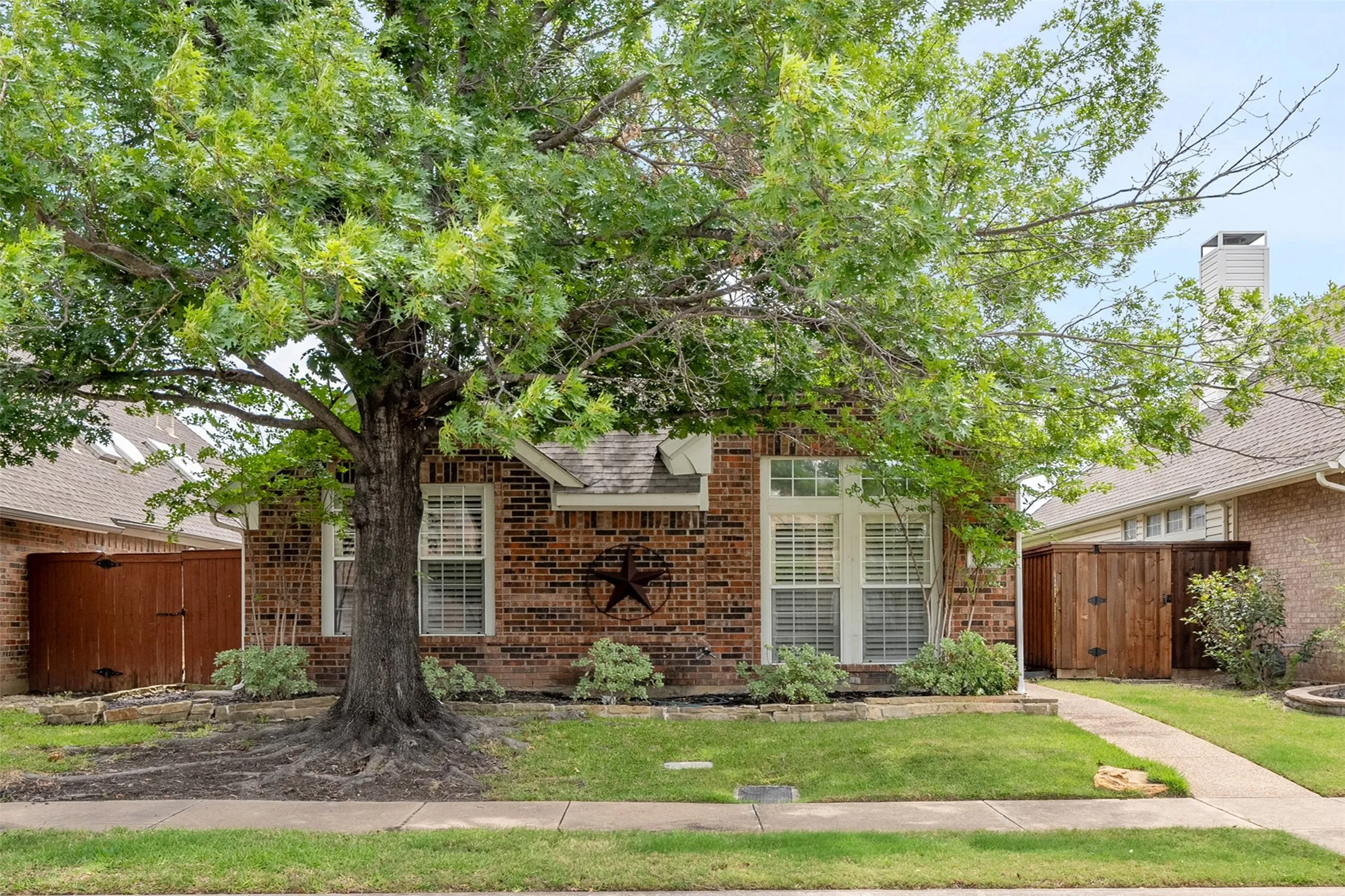 Single Family Residence For Rent in Dallas County , 8620 Forest Glen Drive, Irving, Texas 75063, 3 Bedroom, 2 Bathroom, 2 Garage spaces, 1,660 Sqft, built in 1995, mls#21389931, Real Estate Agent in Irving, Homes For Rent in Dallas county, Homes For Rent in Irving, Realtor in Irving Texas, Real Estate Brokerage Independent Realty Texas, Luminita Cordes Realtor